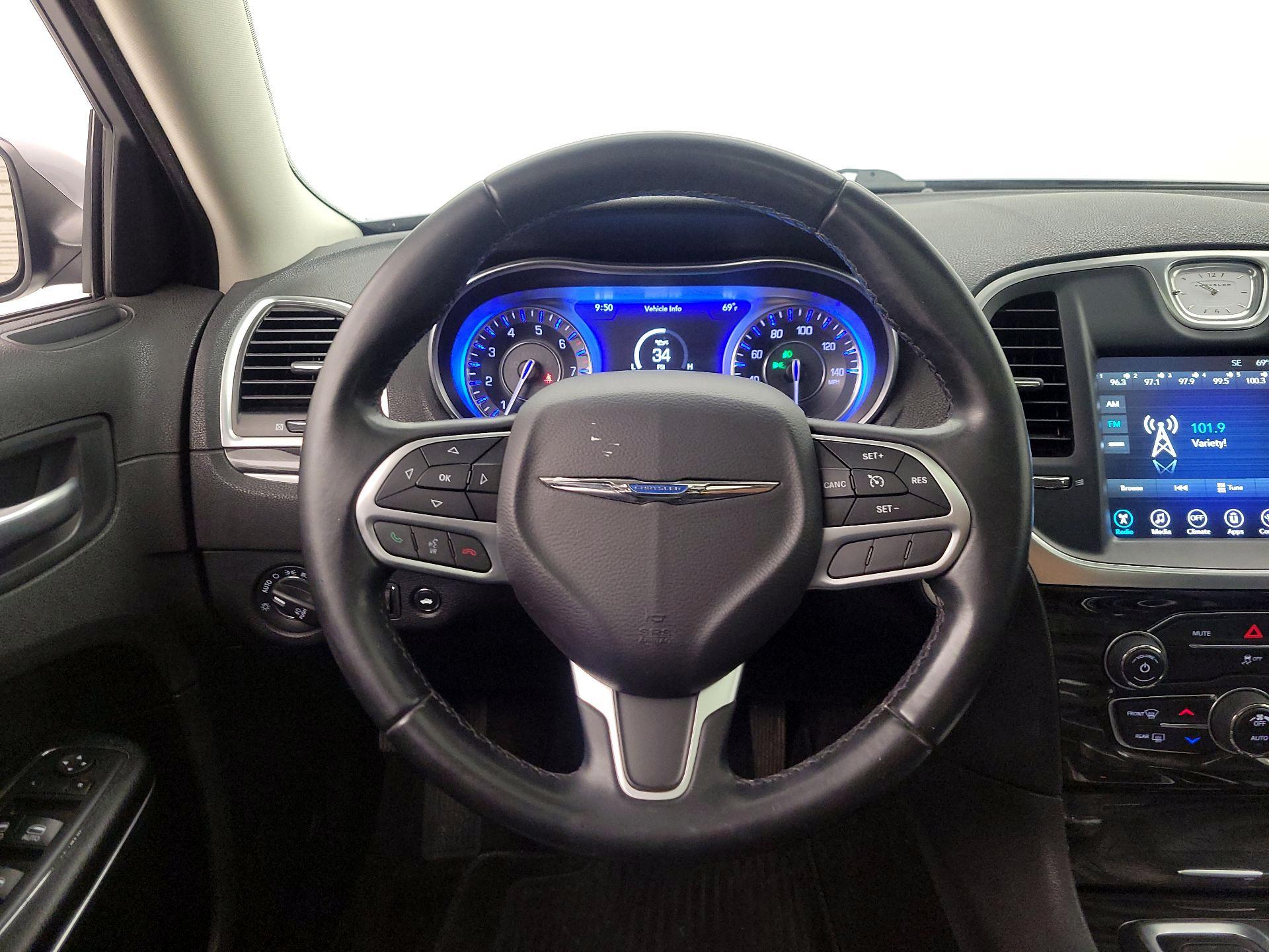 Thumbnail: 2017 Chrysler 300 - 10