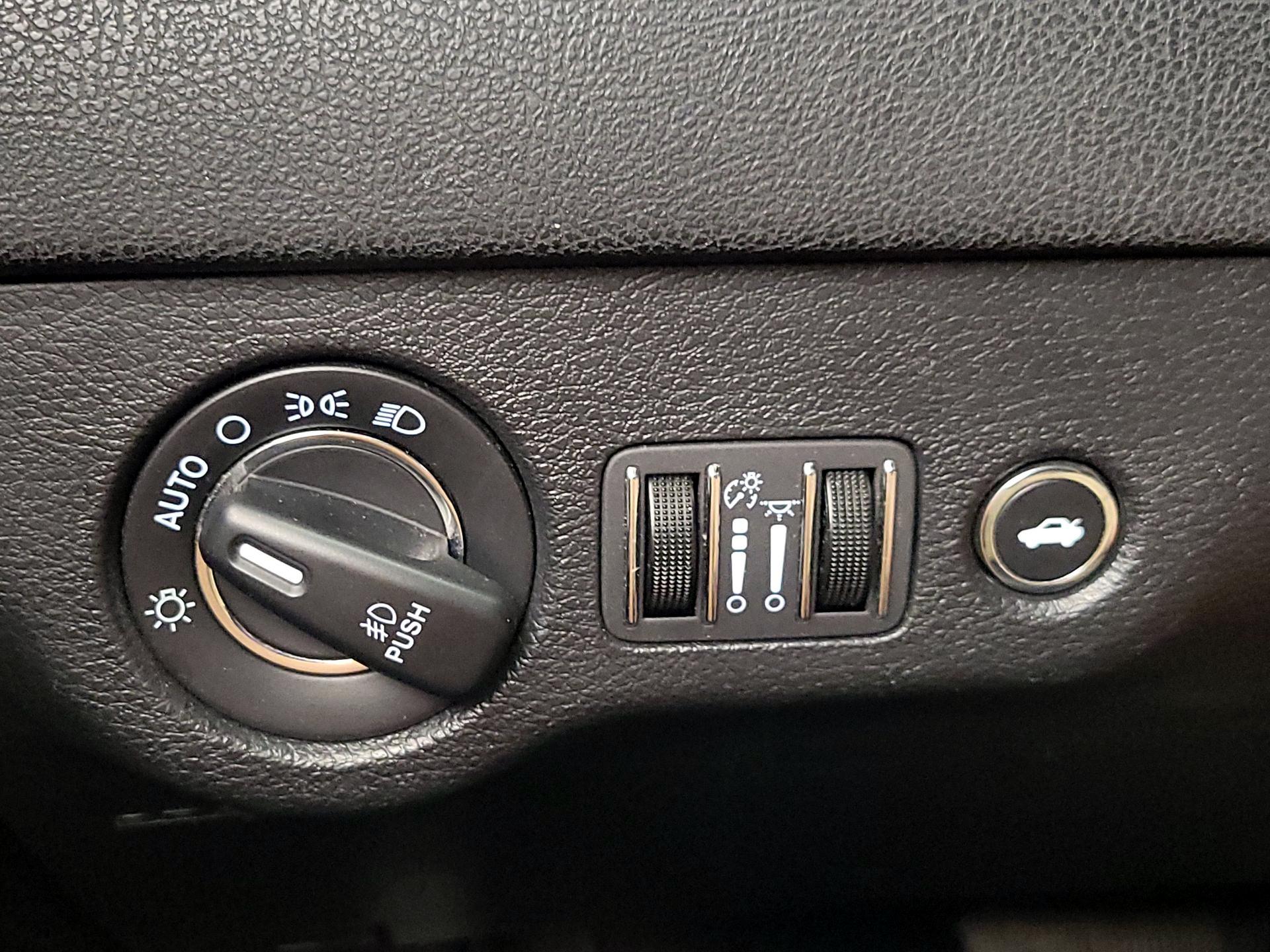 Thumbnail: 2017 Chrysler 300 - 13