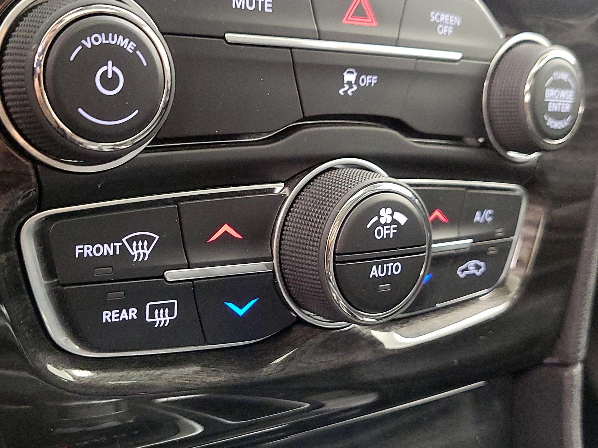 Thumbnail: 2017 Chrysler 300 - 17