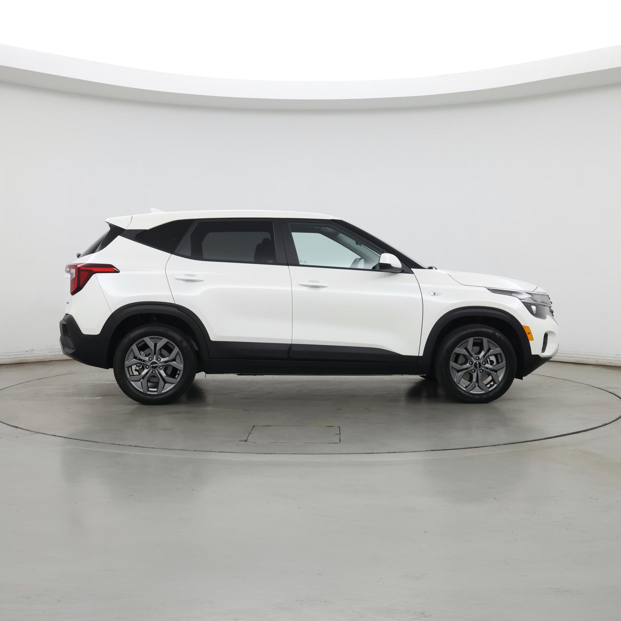 Thumbnail: 2024 Kia Seltos - 7