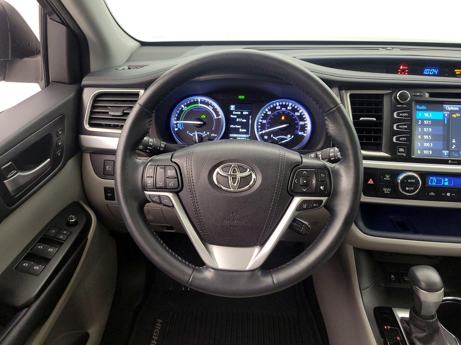 Thumbnail: 2017 Toyota Highlander - 10