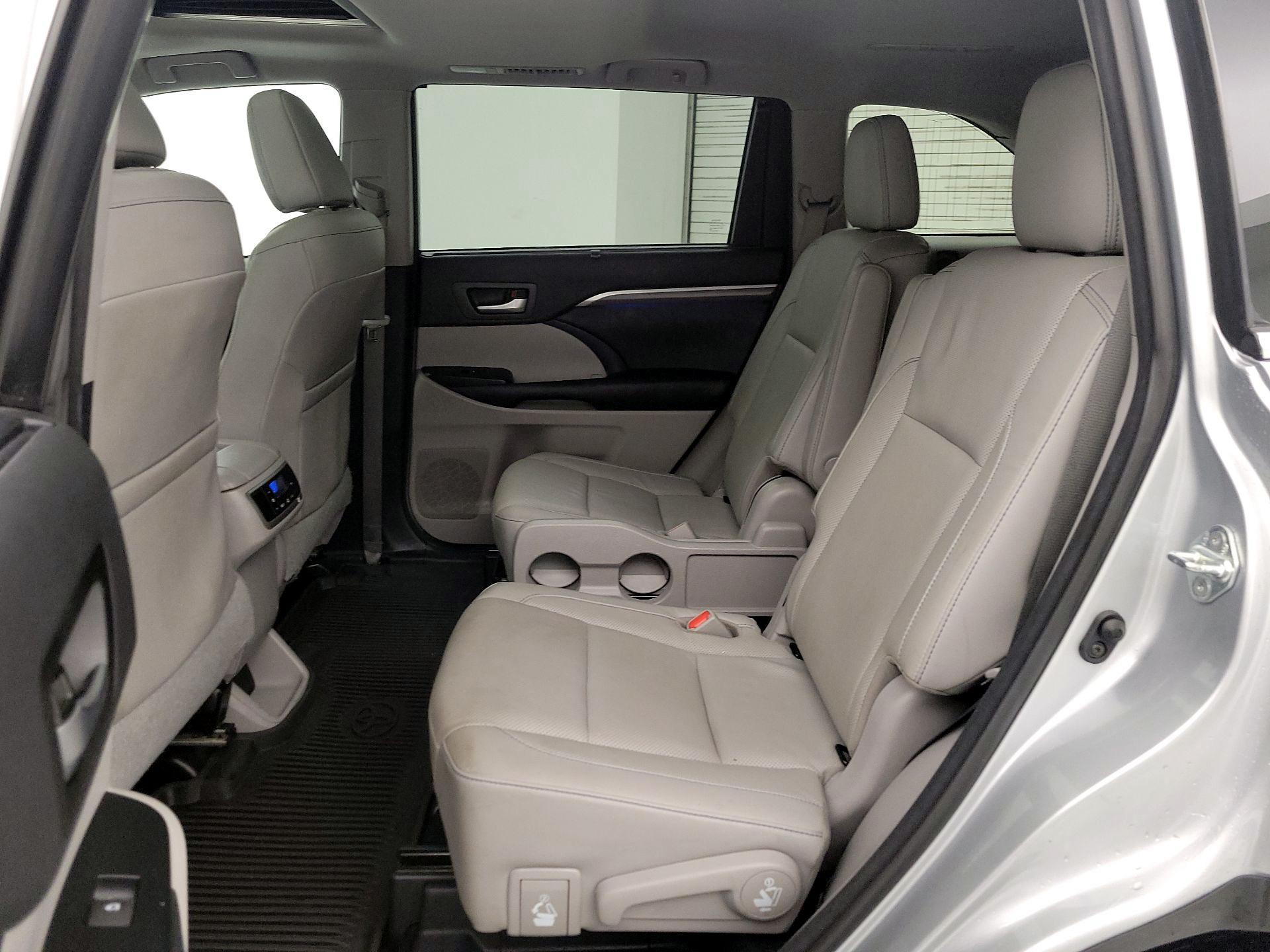 Thumbnail: 2017 Toyota Highlander - 20