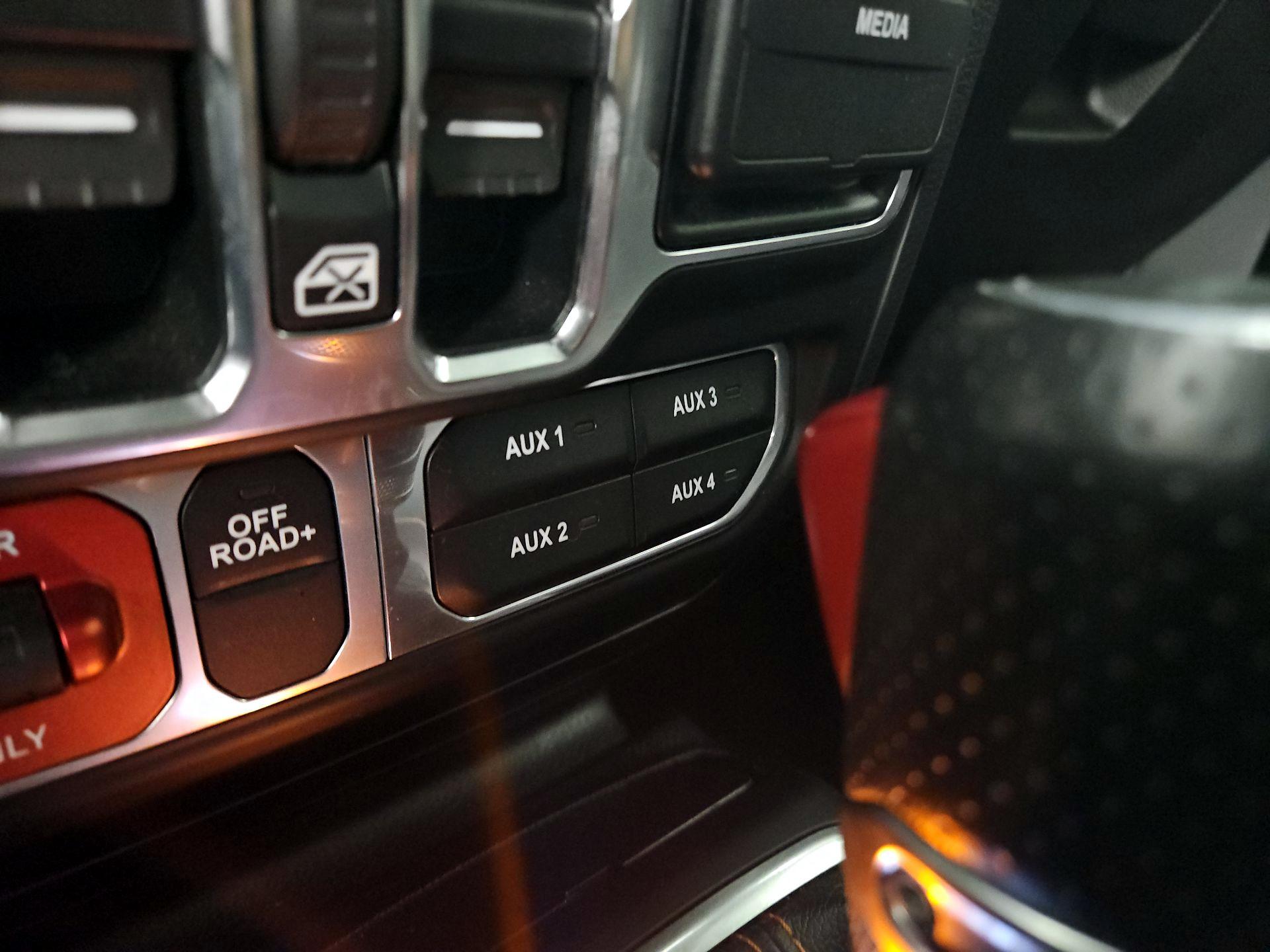 Thumbnail: 2020 Jeep Gladiator - 19