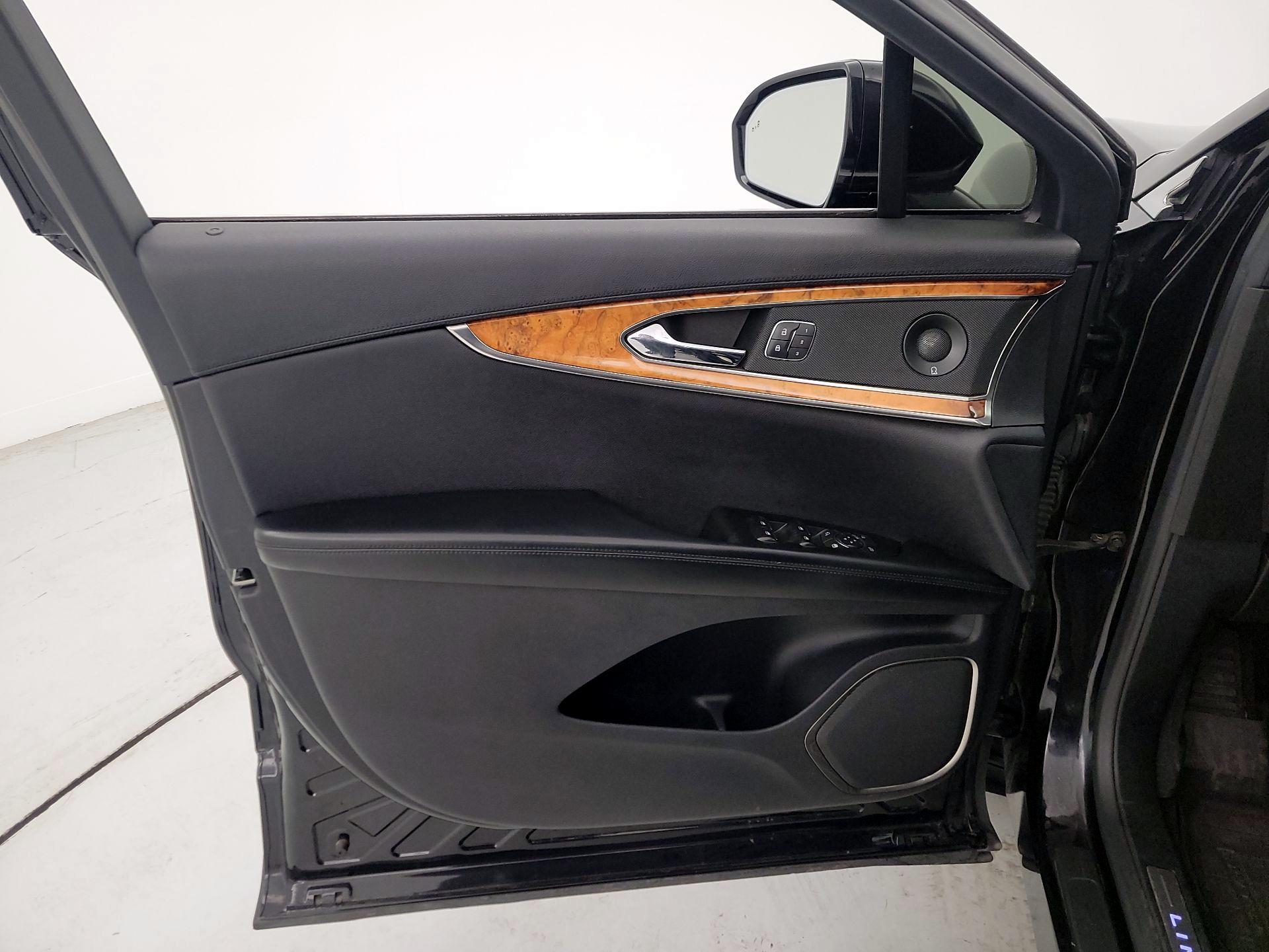 Thumbnail: 2020 Lincoln Nautilus - 12