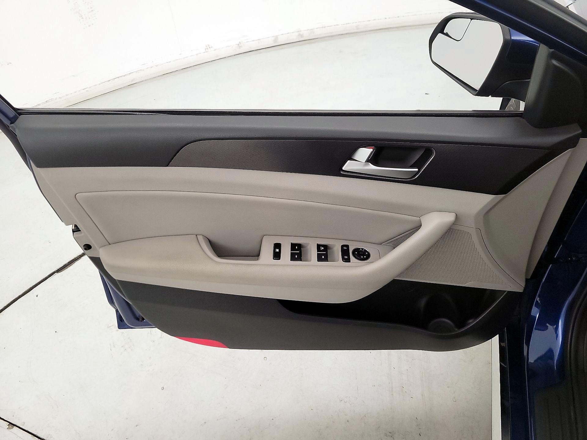 Thumbnail: 2017 Hyundai Sonata - 12