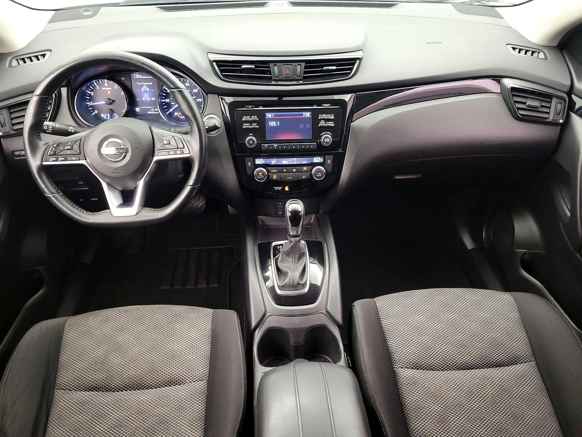 Thumbnail: 2017 Nissan Rogue Sport - 9