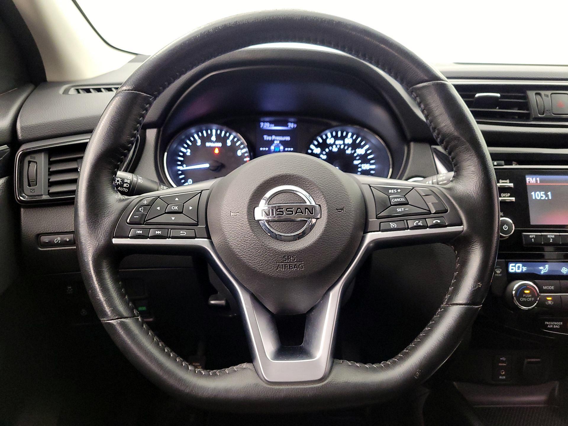 Thumbnail: 2017 Nissan Rogue Sport - 10