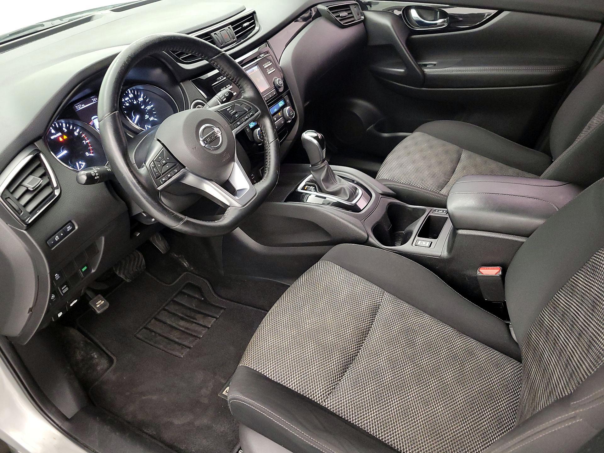 Thumbnail: 2017 Nissan Rogue Sport - 11