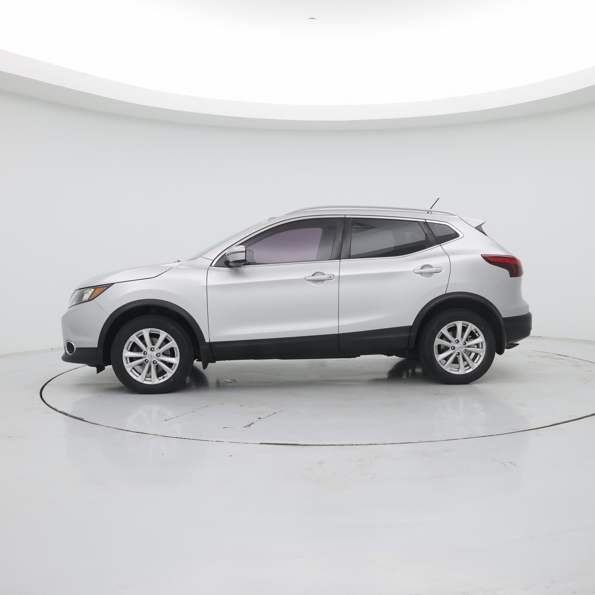 Thumbnail: 2017 Nissan Rogue Sport - 3