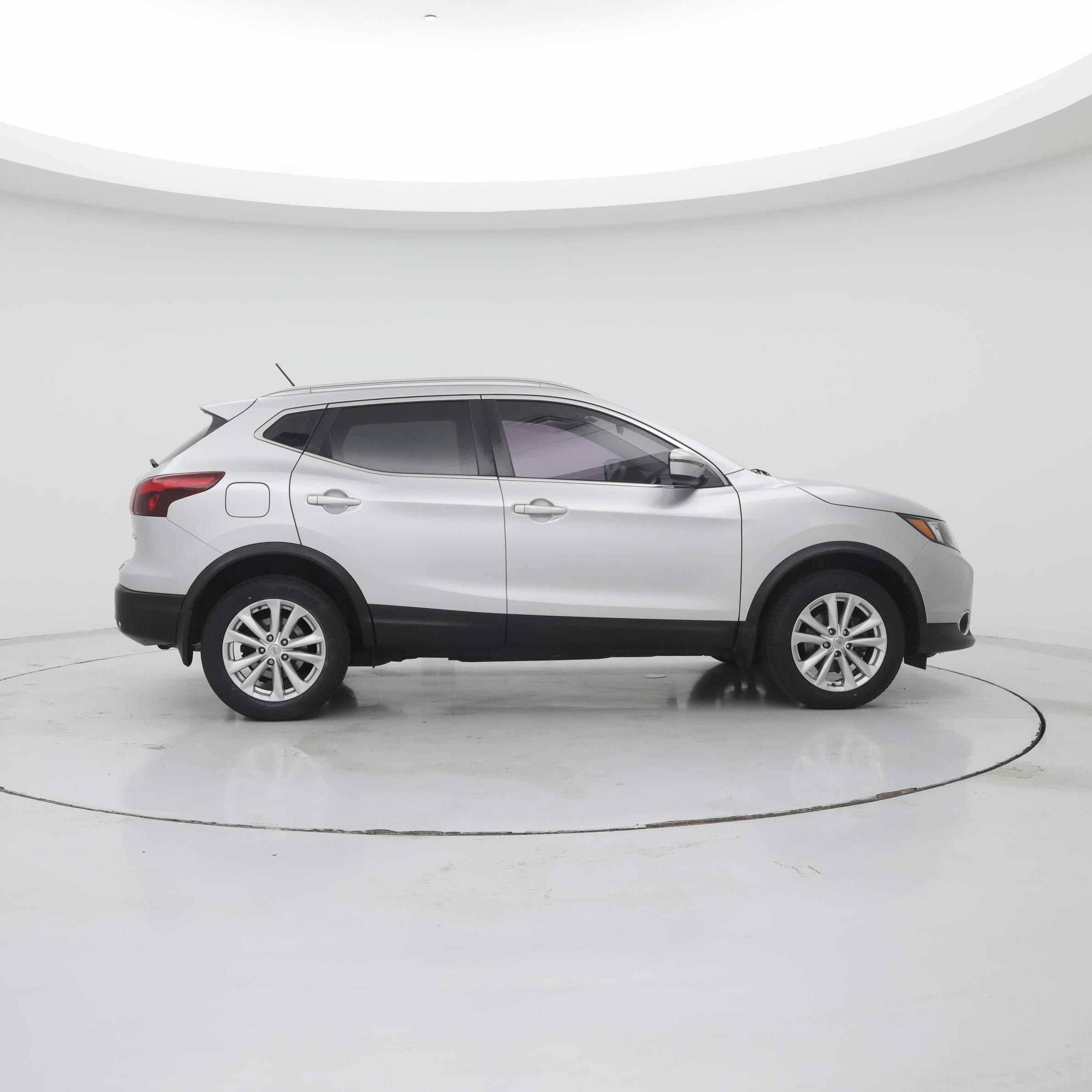 Thumbnail: 2017 Nissan Rogue Sport - 7