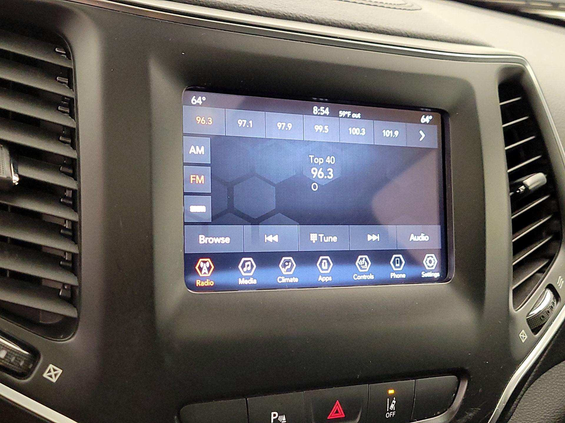 Thumbnail: 2020 Jeep Cherokee - 15