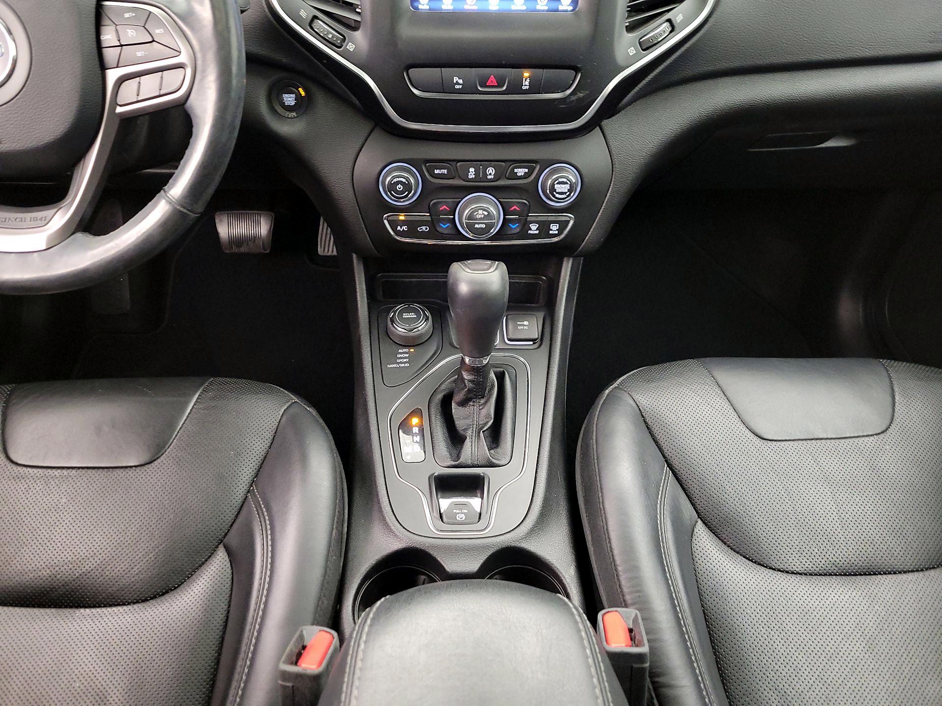 Thumbnail: 2020 Jeep Cherokee - 17