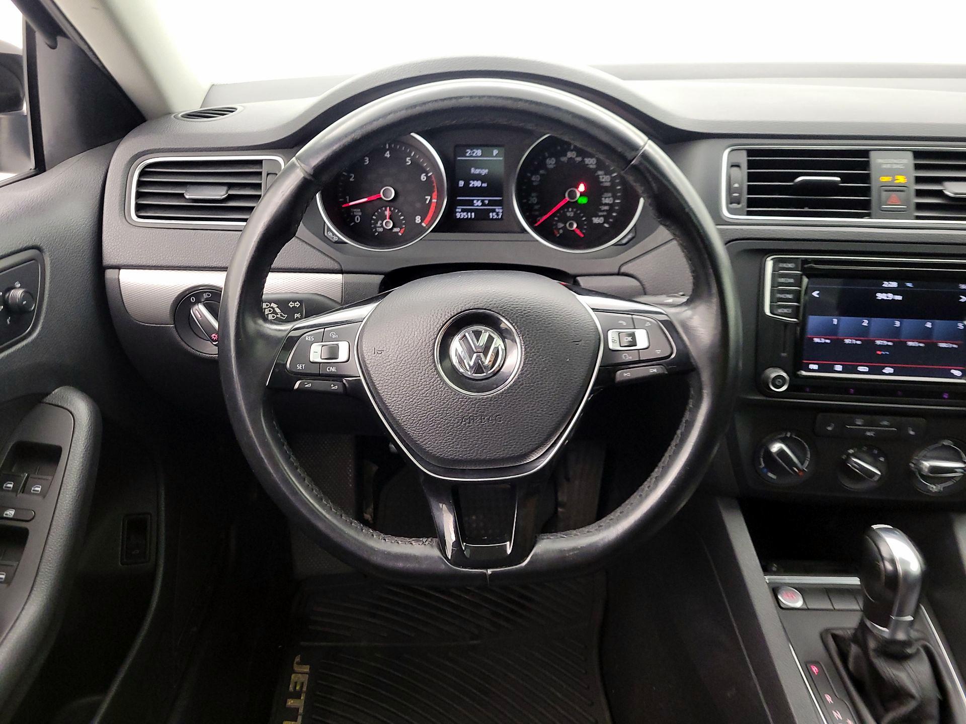 Thumbnail: 2017 Volkswagen Jetta - 10