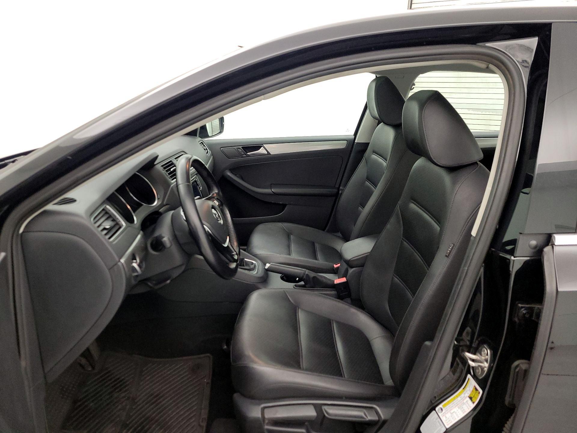 Thumbnail: 2017 Volkswagen Jetta - 11