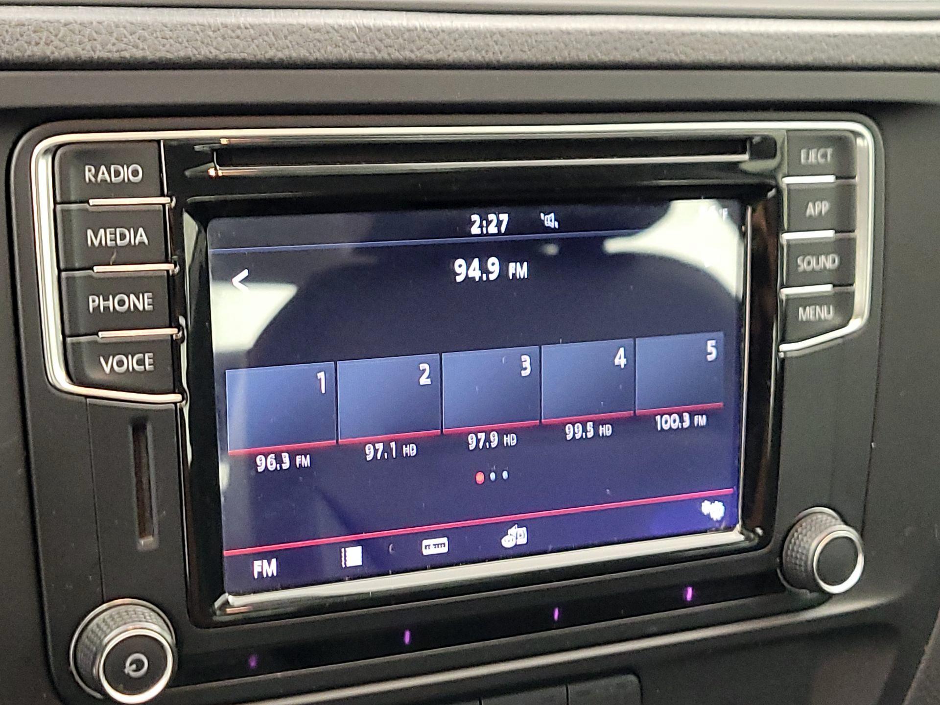 Thumbnail: 2017 Volkswagen Jetta - 15