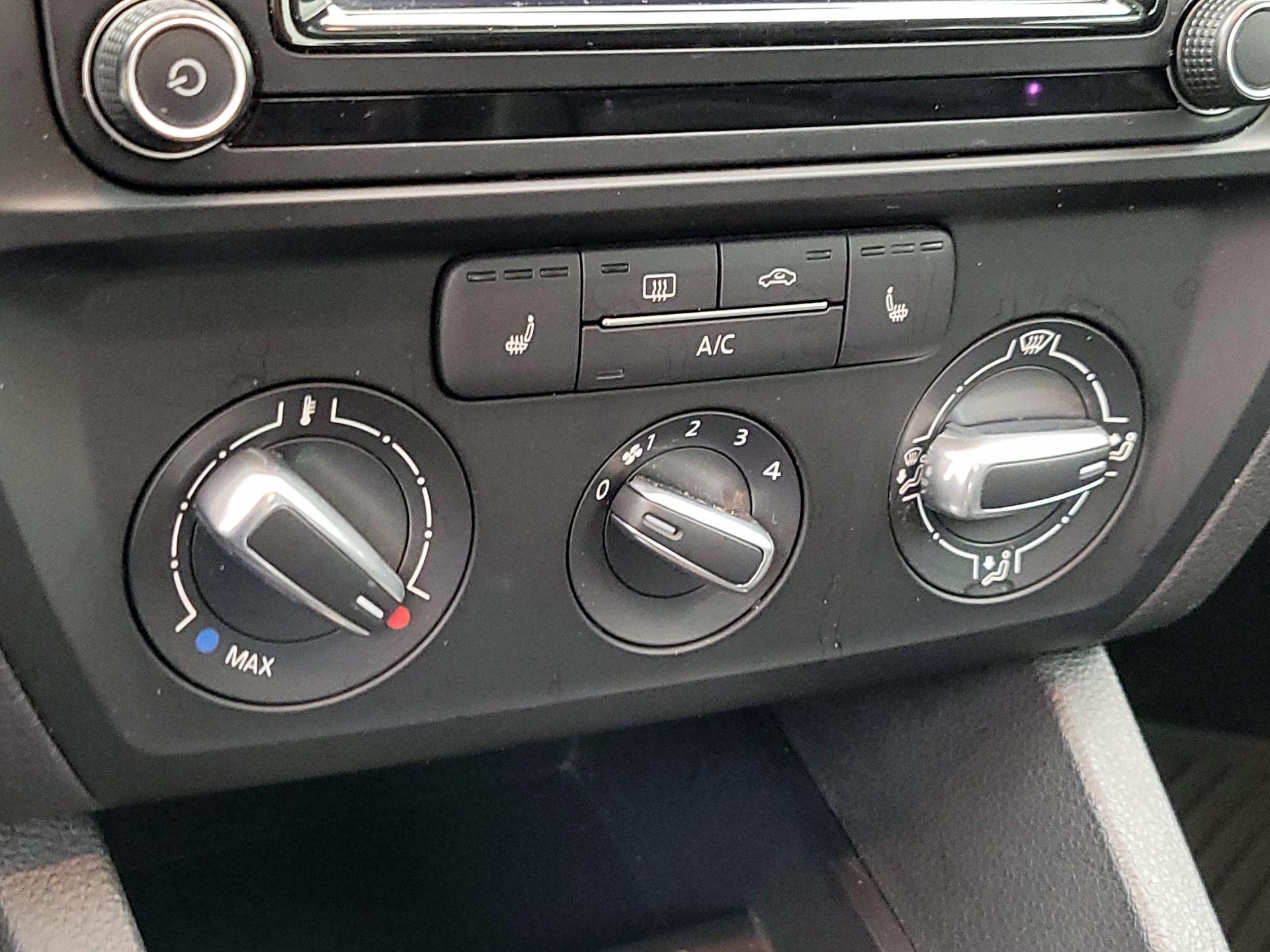 Thumbnail: 2017 Volkswagen Jetta - 16