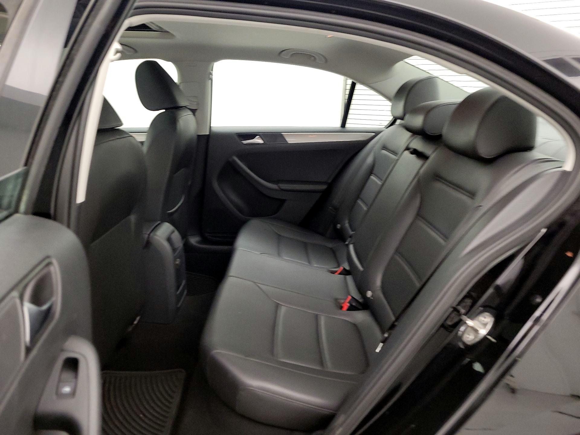 Thumbnail: 2017 Volkswagen Jetta - 20