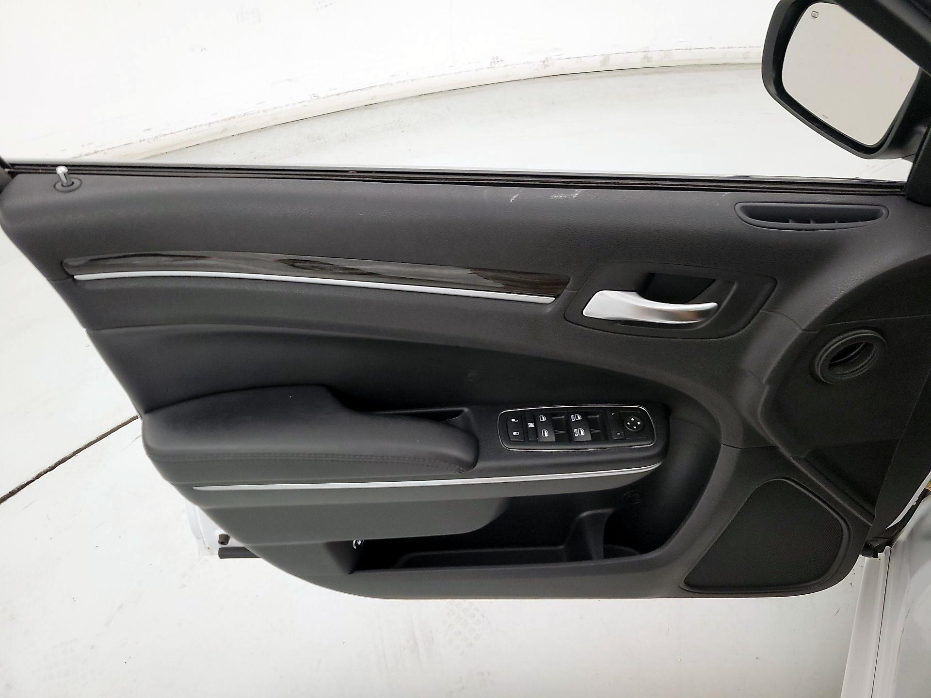 Thumbnail: 2016 Chrysler 300 - 12