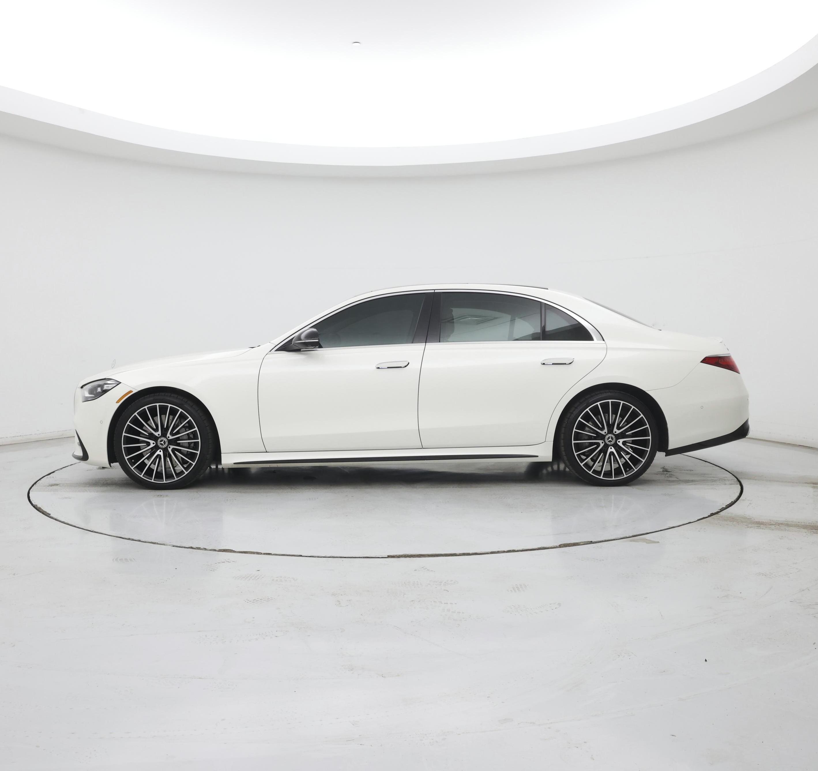 Thumbnail: 2022 Mercedes-Benz S-Class - 3