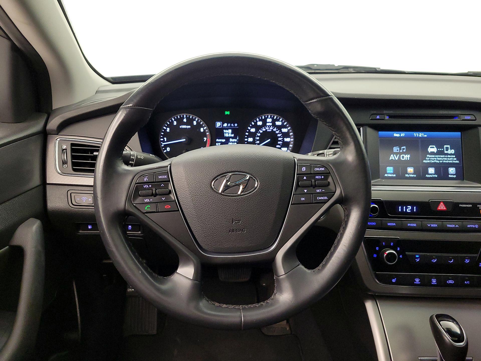 Thumbnail: 2017 Hyundai Sonata - 10