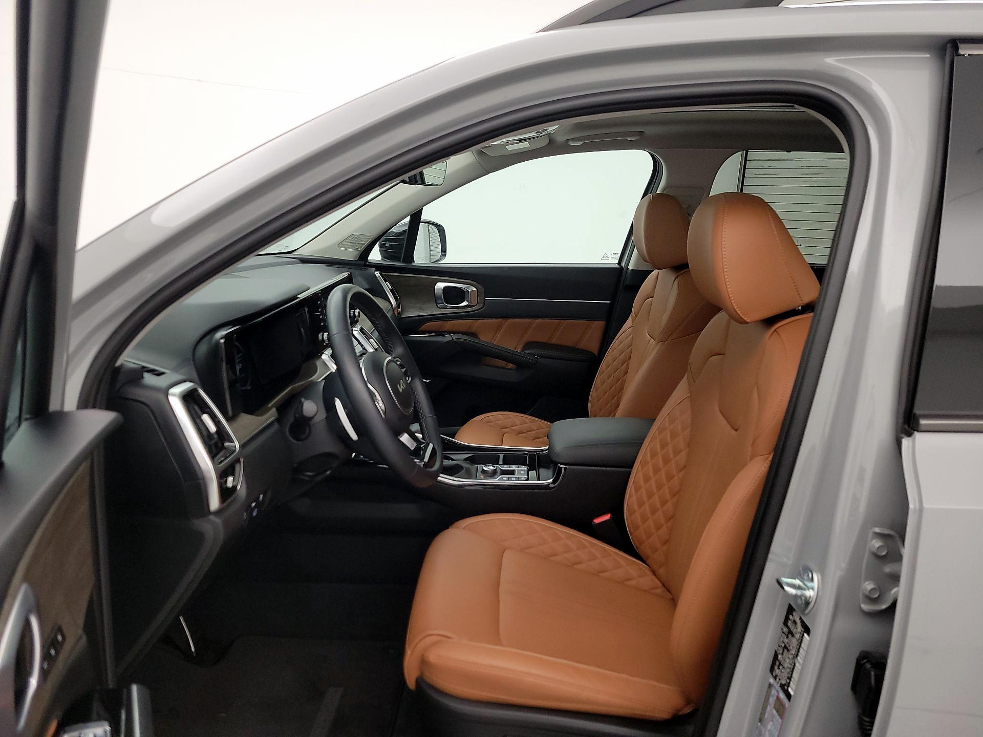 Thumbnail: 2023 Kia Sorento - 11