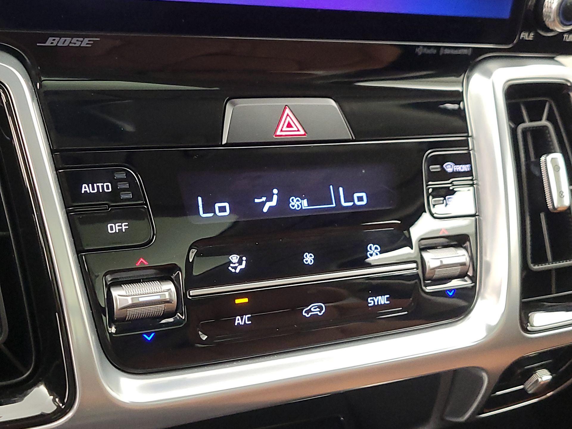 Thumbnail: 2023 Kia Sorento - 17