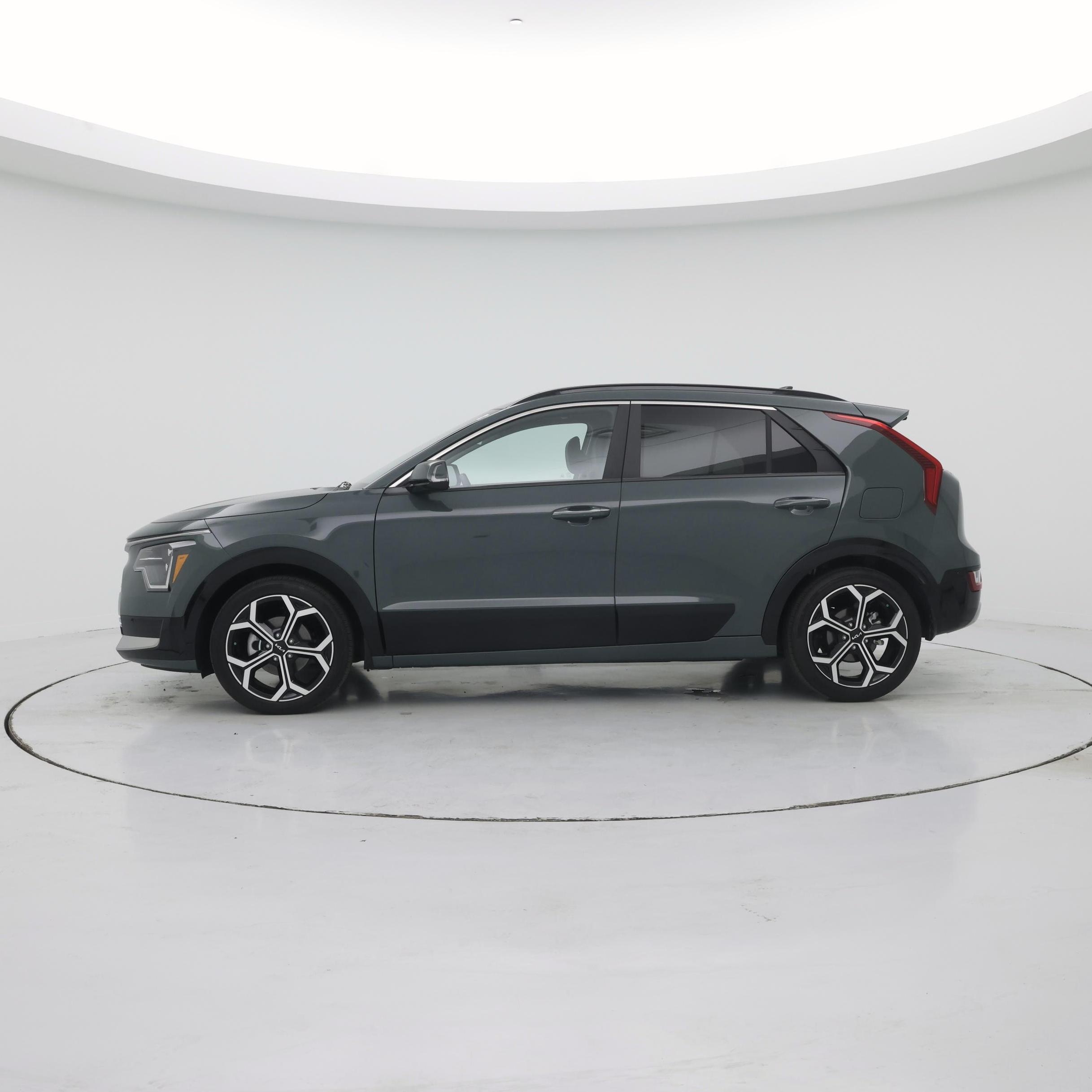 Thumbnail: 2023 Kia Niro - 3