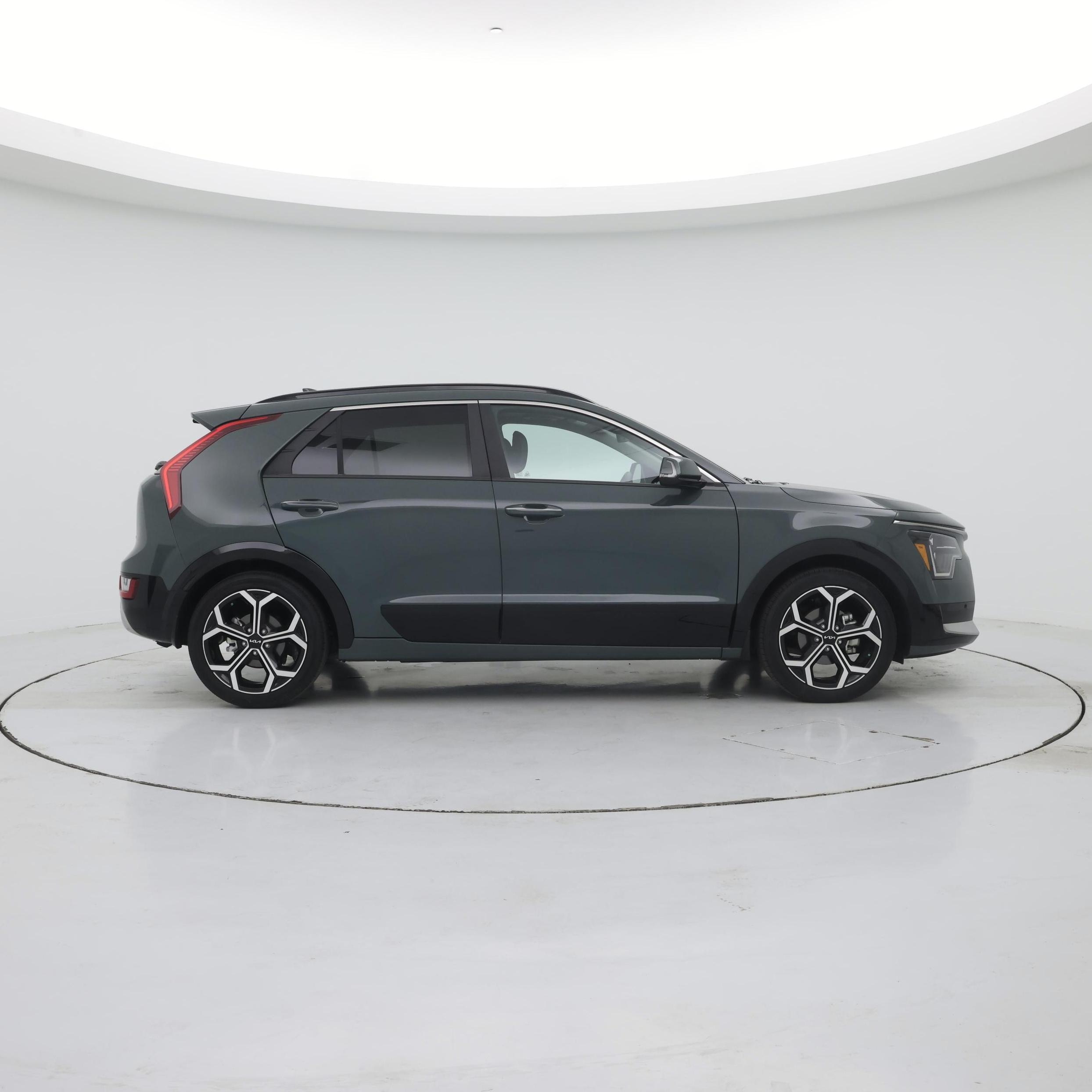 Thumbnail: 2023 Kia Niro - 7