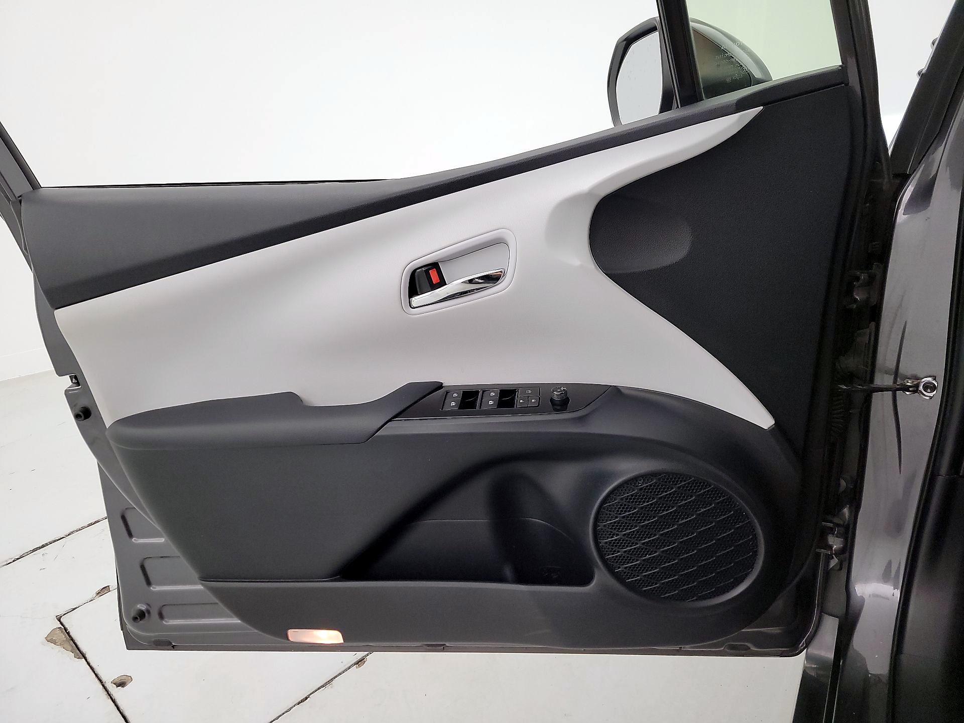 Thumbnail: 2017 Toyota Prius - 12