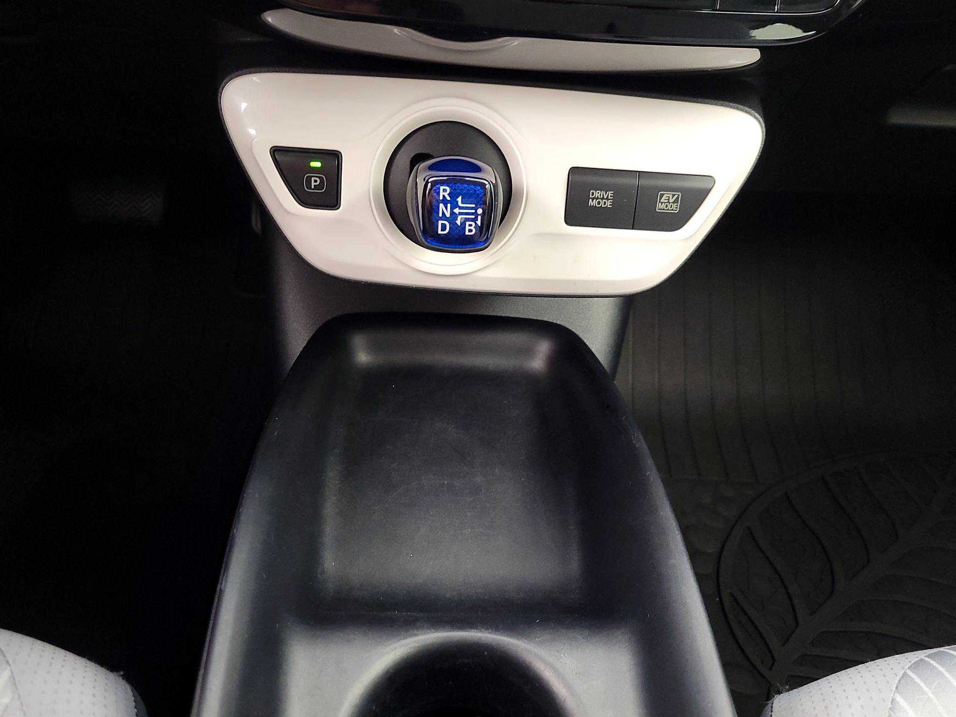 Thumbnail: 2017 Toyota Prius - 17