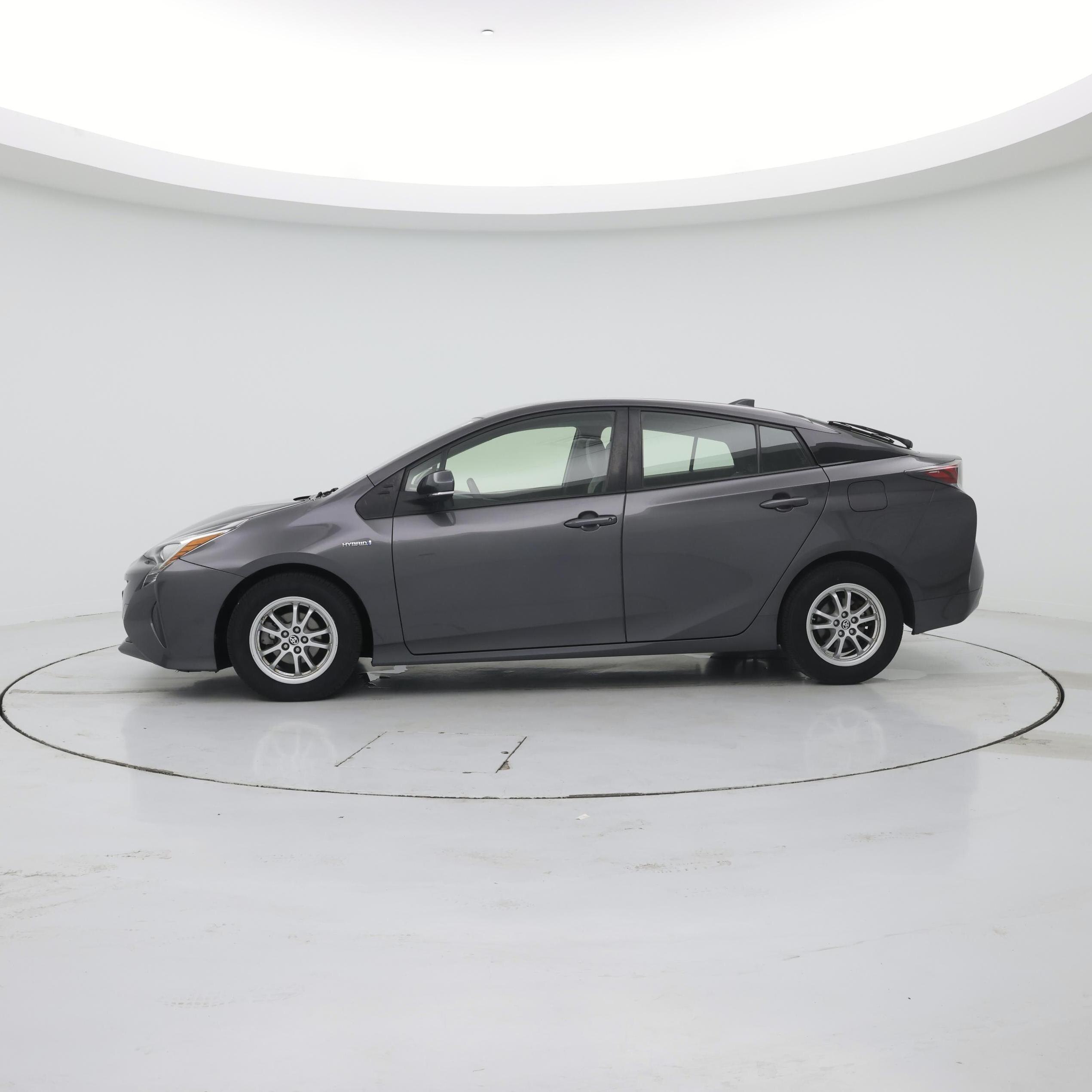 Thumbnail: 2017 Toyota Prius - 3