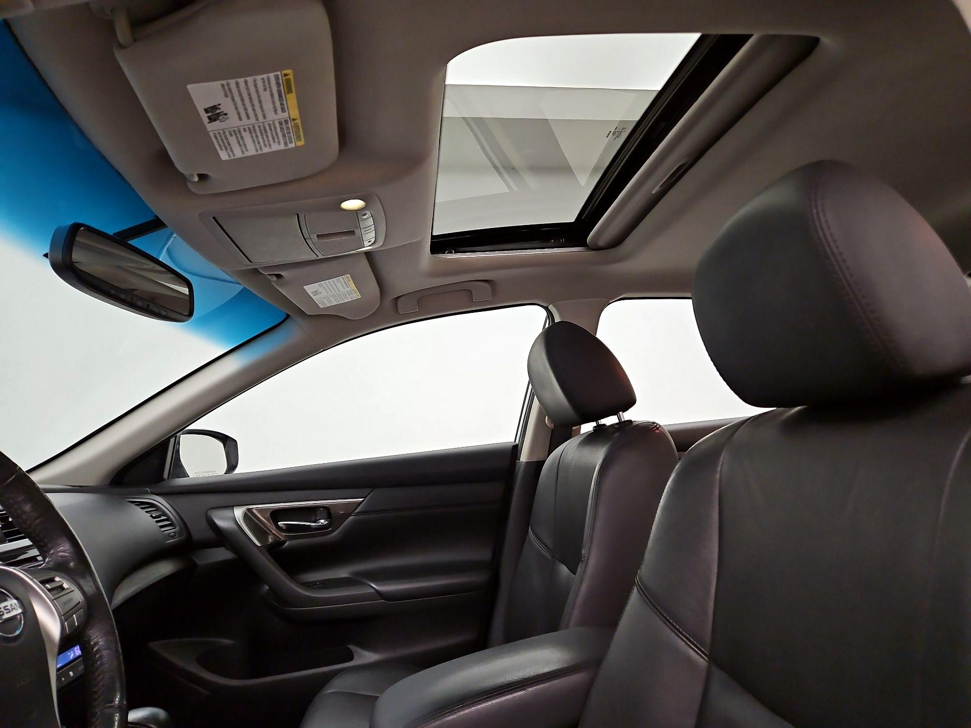 Thumbnail: 2015 Nissan Altima - 20
