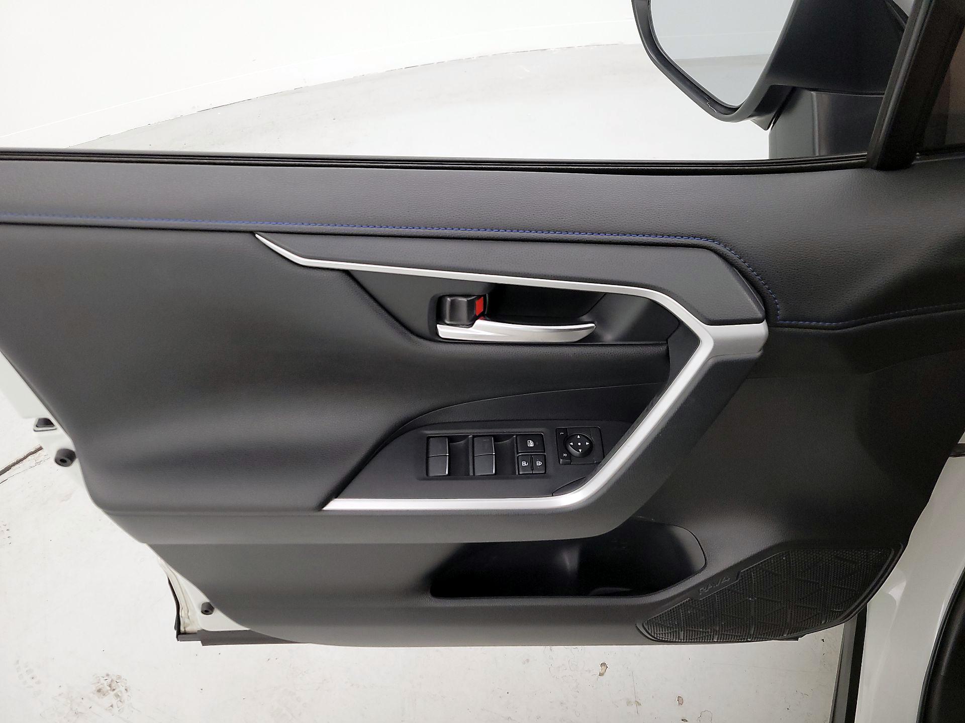 Thumbnail: 2022 Toyota RAV4 - 12