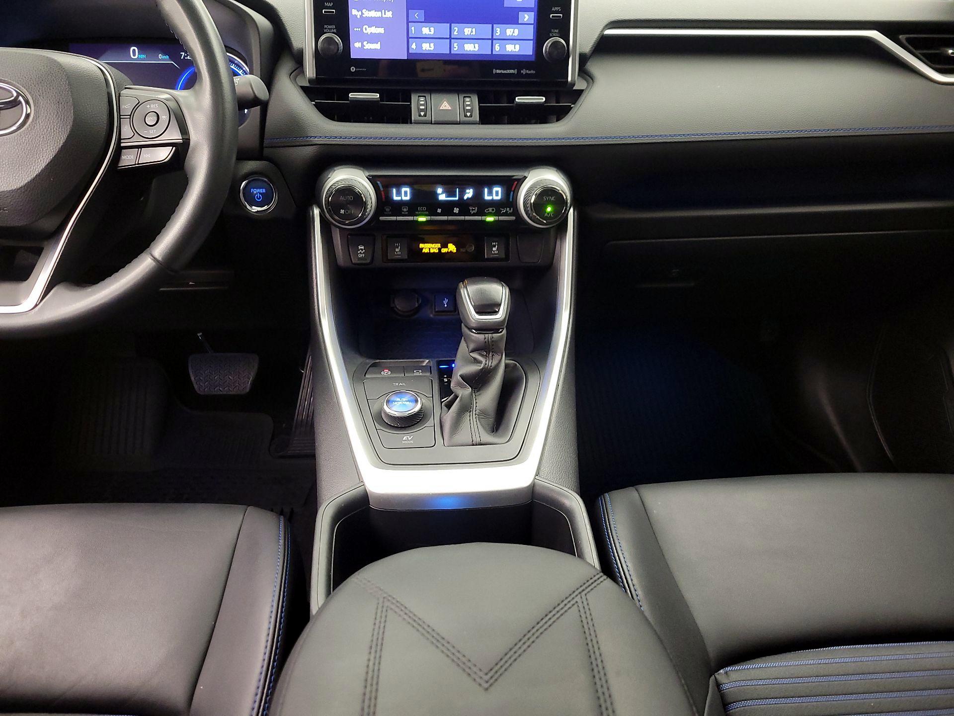 Thumbnail: 2022 Toyota RAV4 - 17