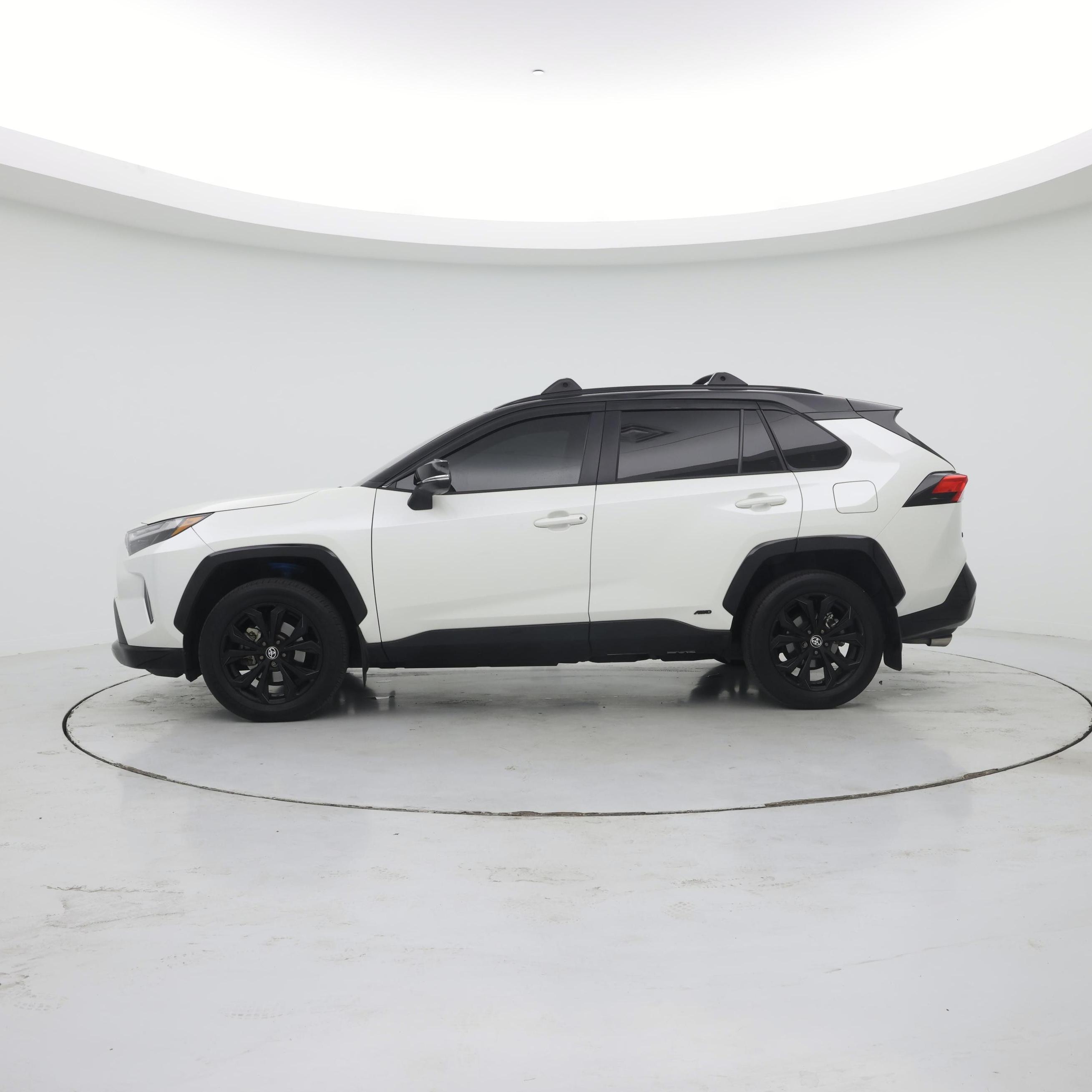 Thumbnail: 2022 Toyota RAV4 - 3