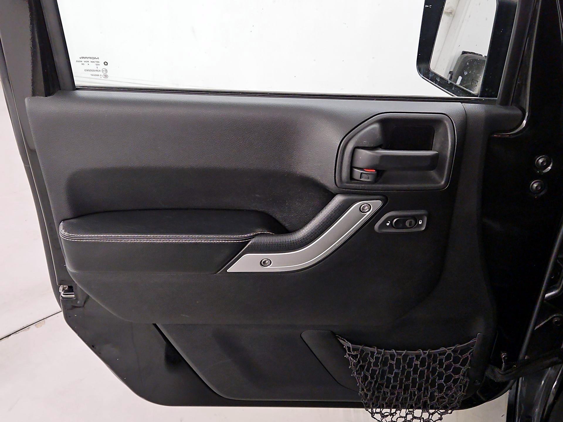 Thumbnail: 2014 Jeep Wrangler - 12