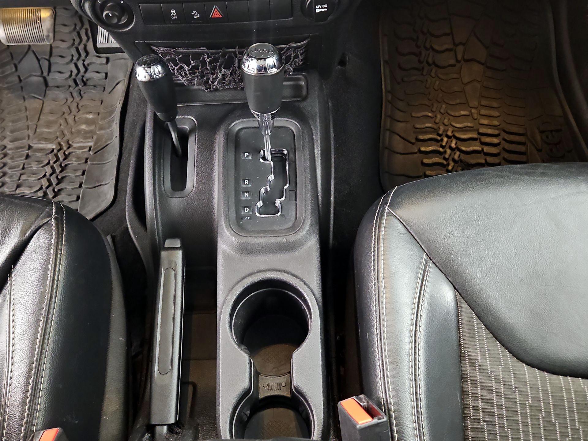 Thumbnail: 2014 Jeep Wrangler - 15