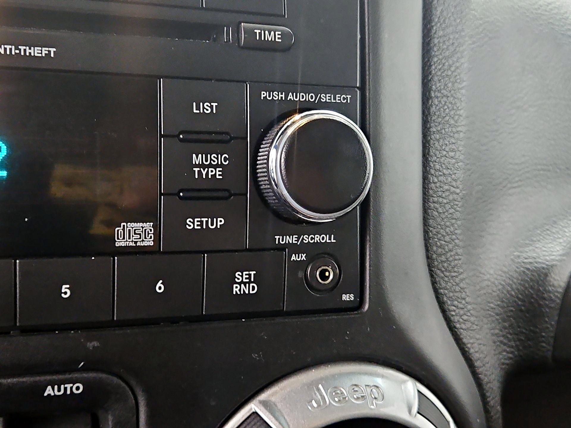 Thumbnail: 2014 Jeep Wrangler - 16