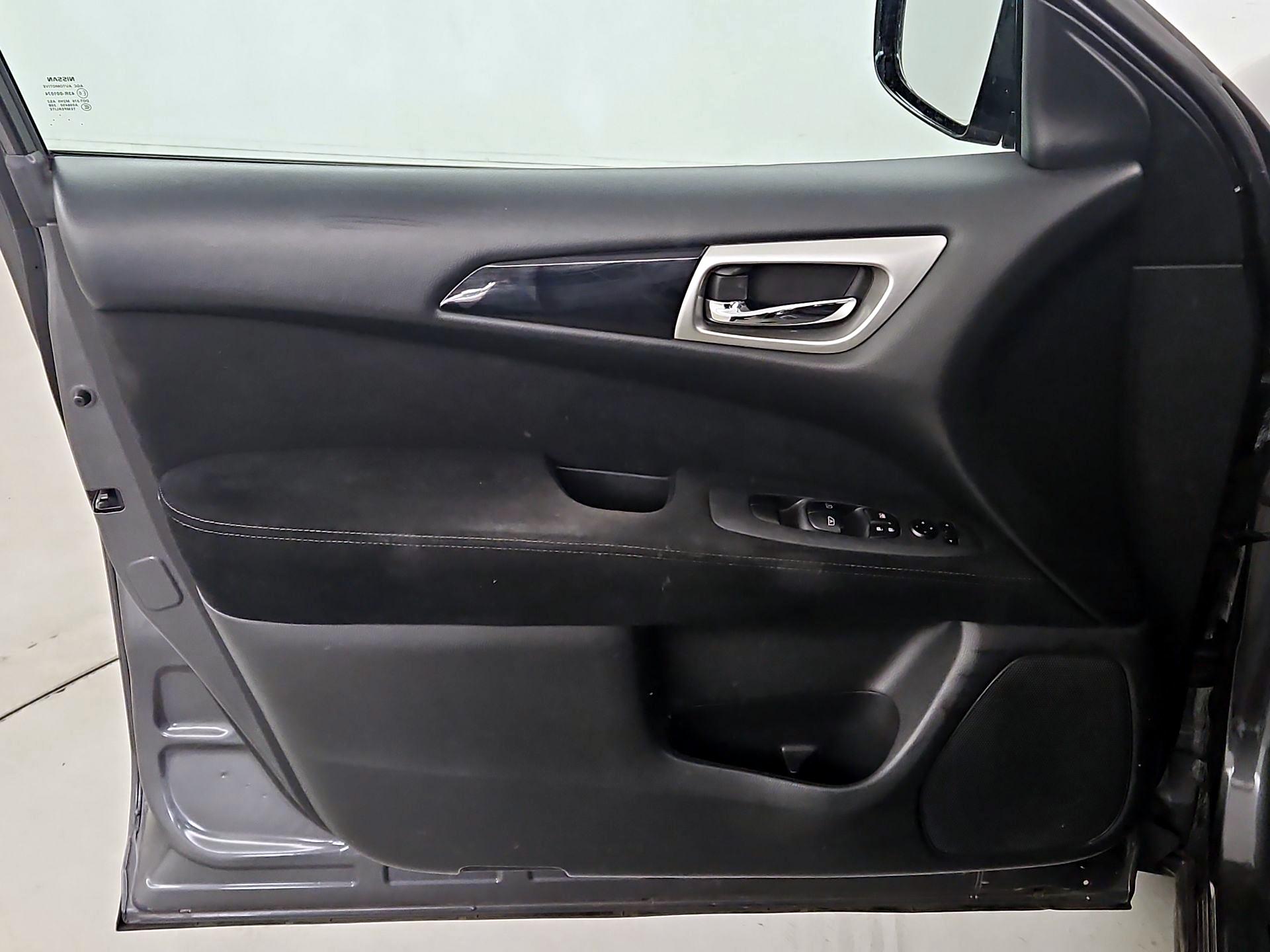 Thumbnail: 2015 Nissan Pathfinder - 12
