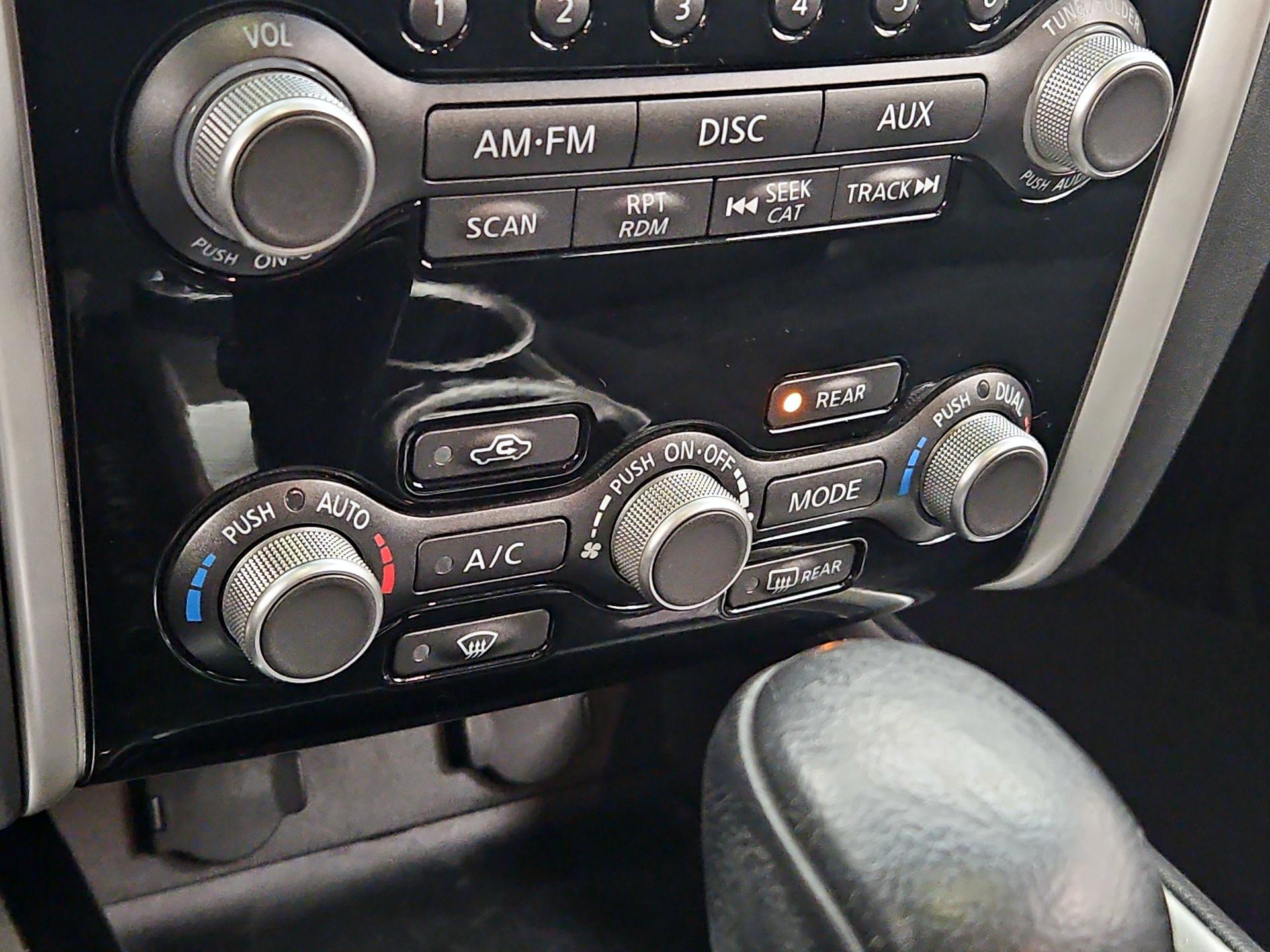 Thumbnail: 2015 Nissan Pathfinder - 16
