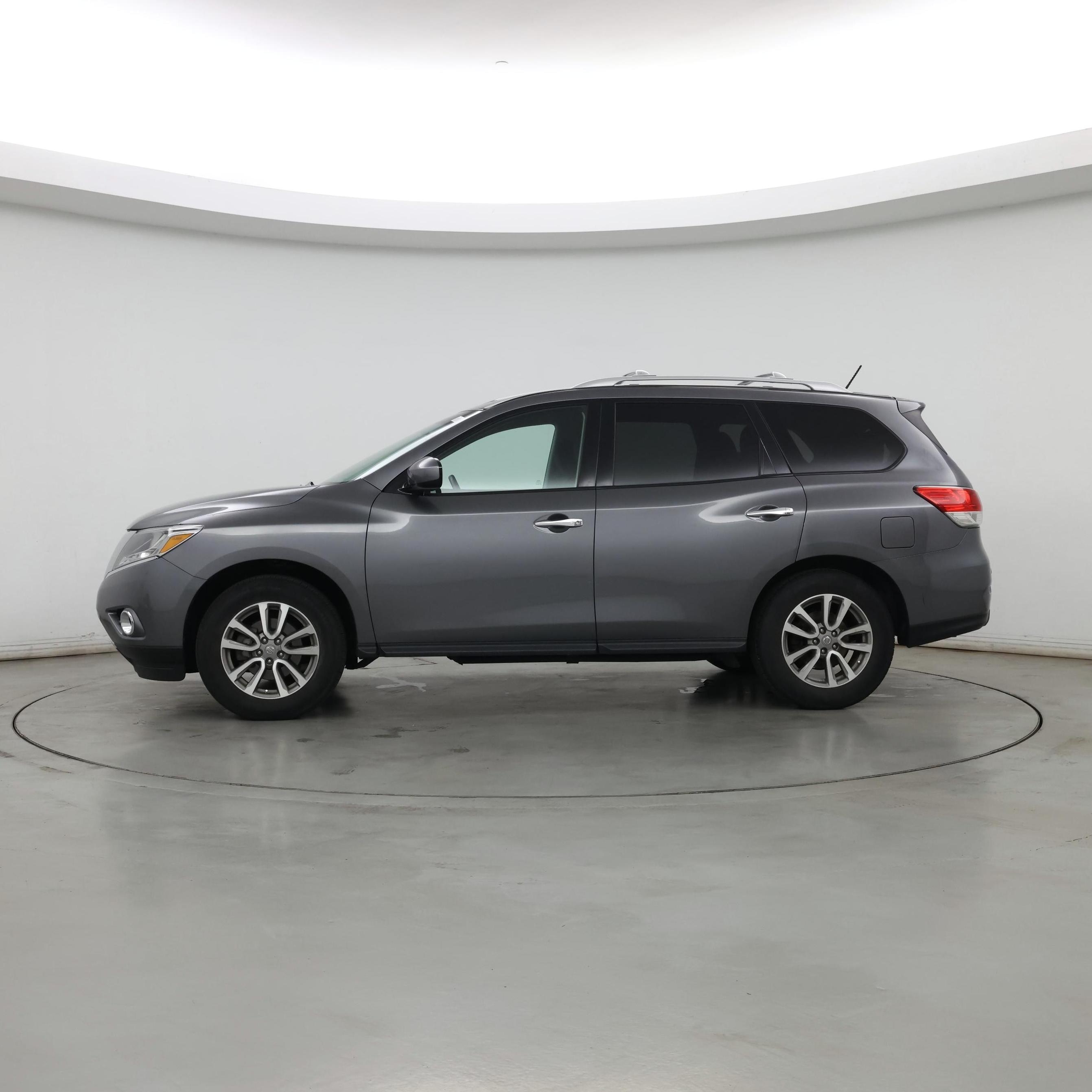 Thumbnail: 2015 Nissan Pathfinder - 3