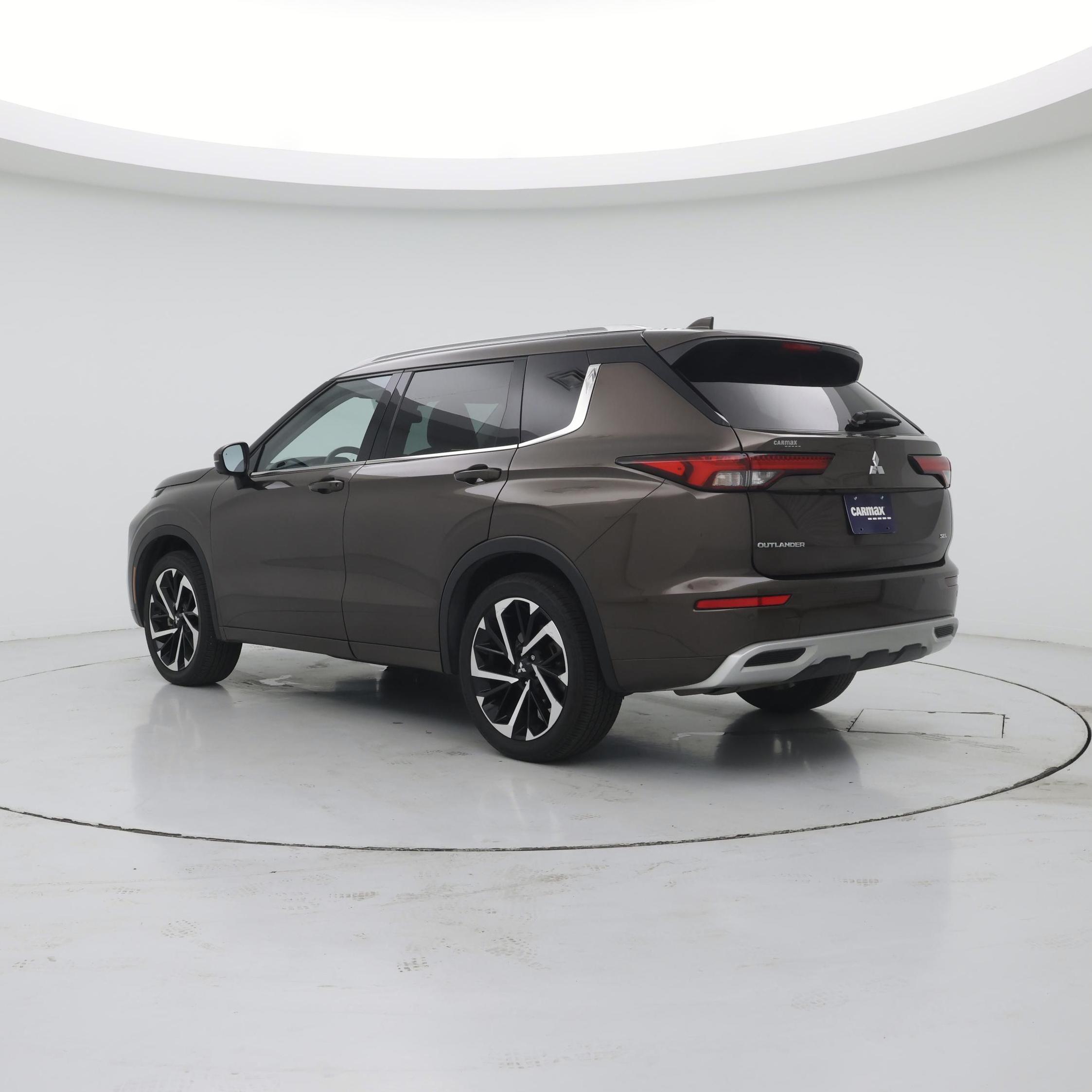 Thumbnail: 2023 Mitsubishi Outlander - 2