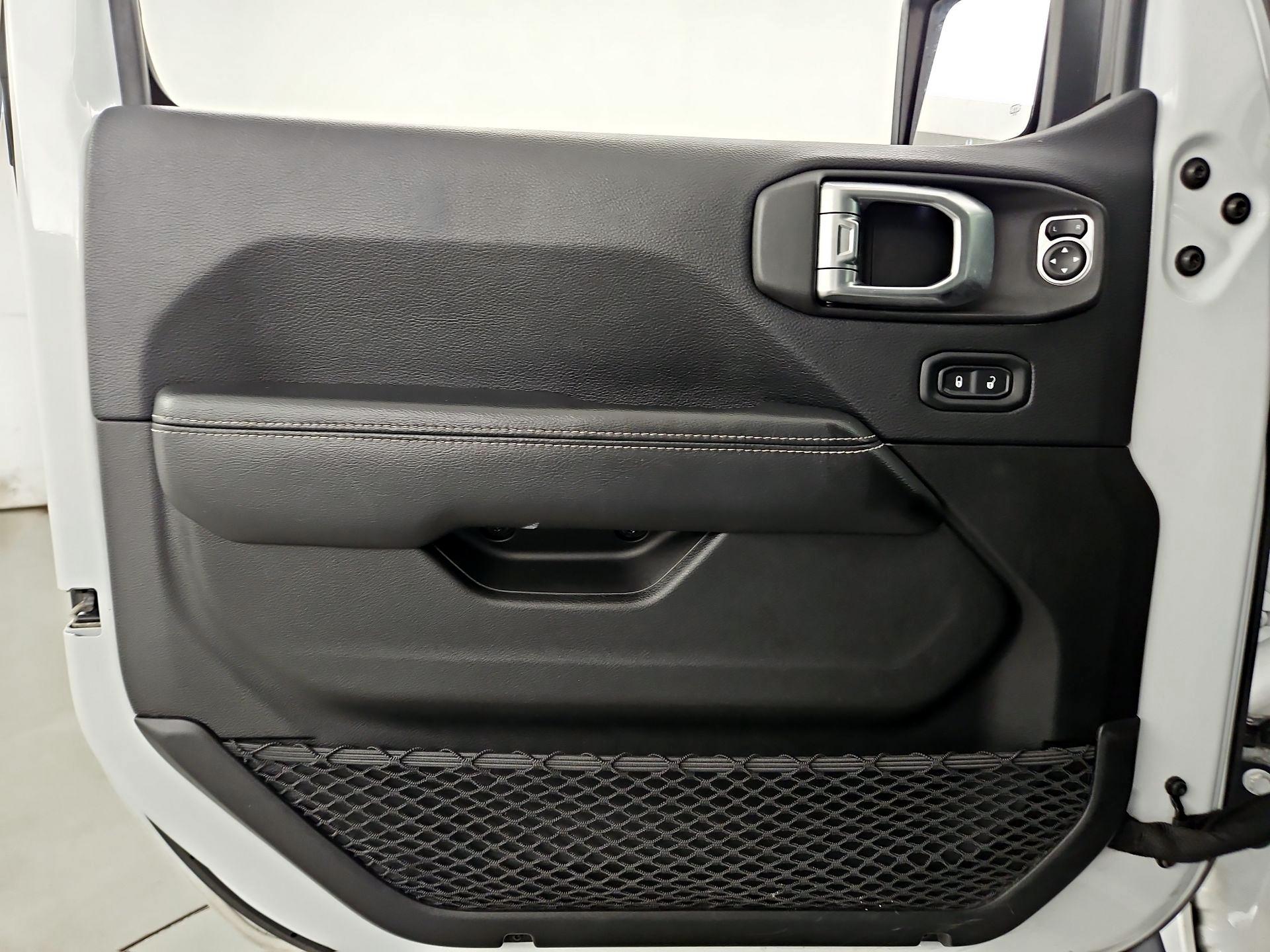 Thumbnail: 2018 Jeep Wrangler - 12
