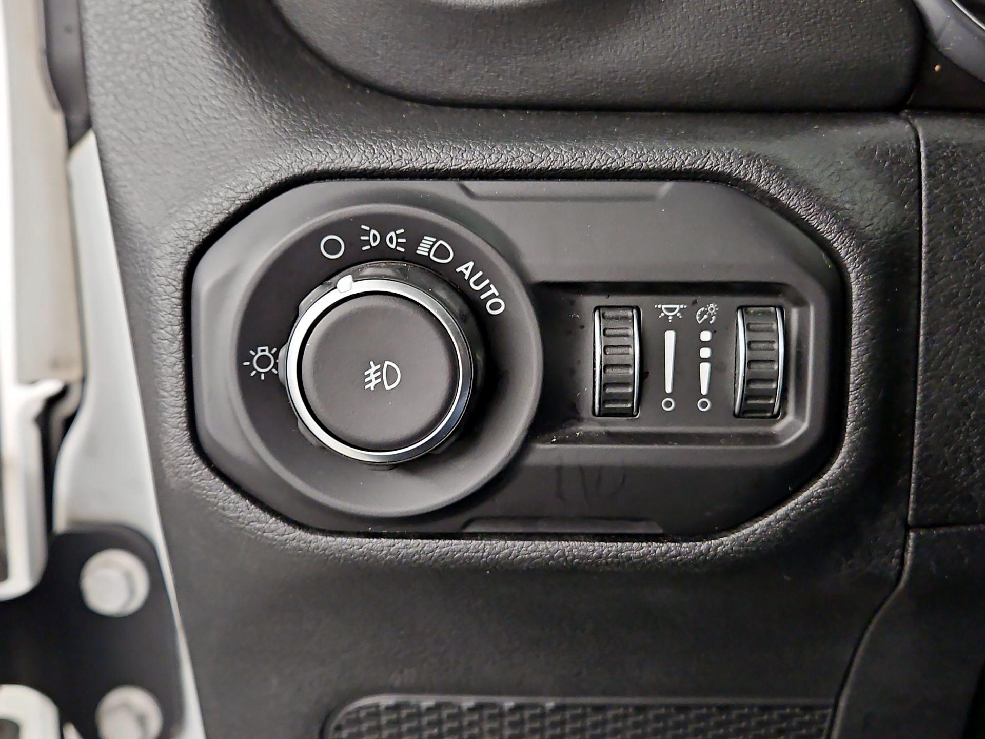 Thumbnail: 2018 Jeep Wrangler - 13