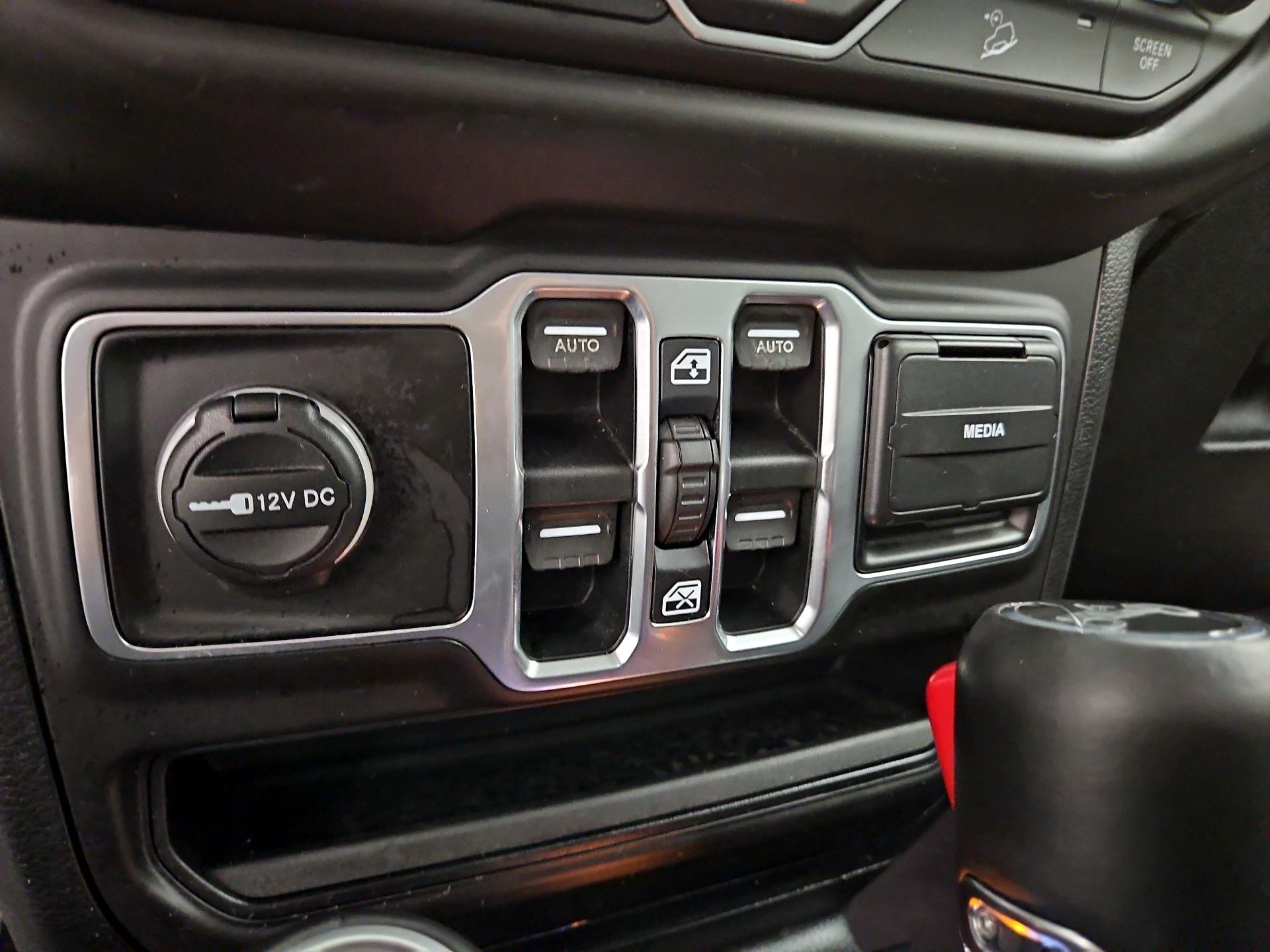 Thumbnail: 2018 Jeep Wrangler - 19