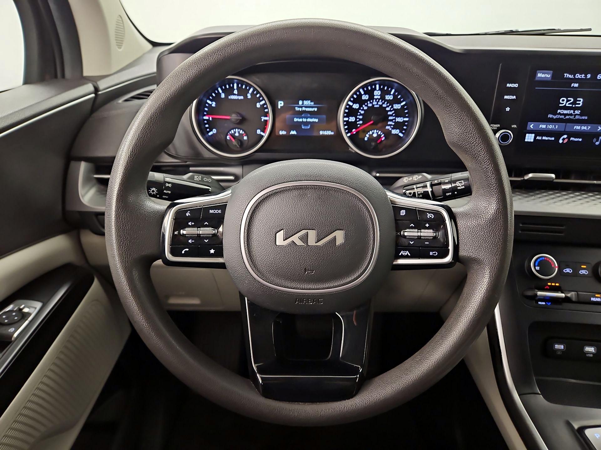 Thumbnail: 2022 Kia Carnival - 10