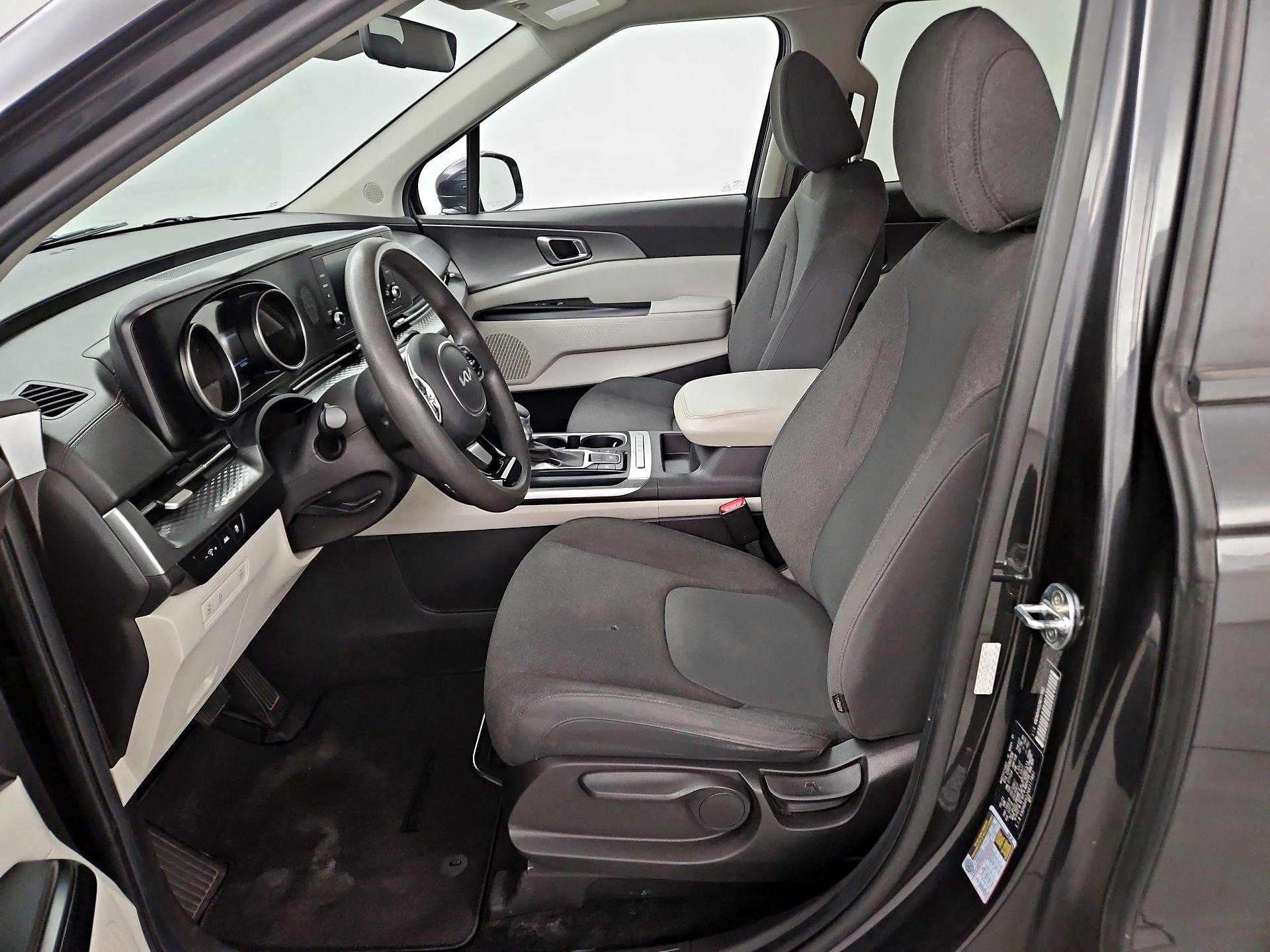 Thumbnail: 2022 Kia Carnival - 11