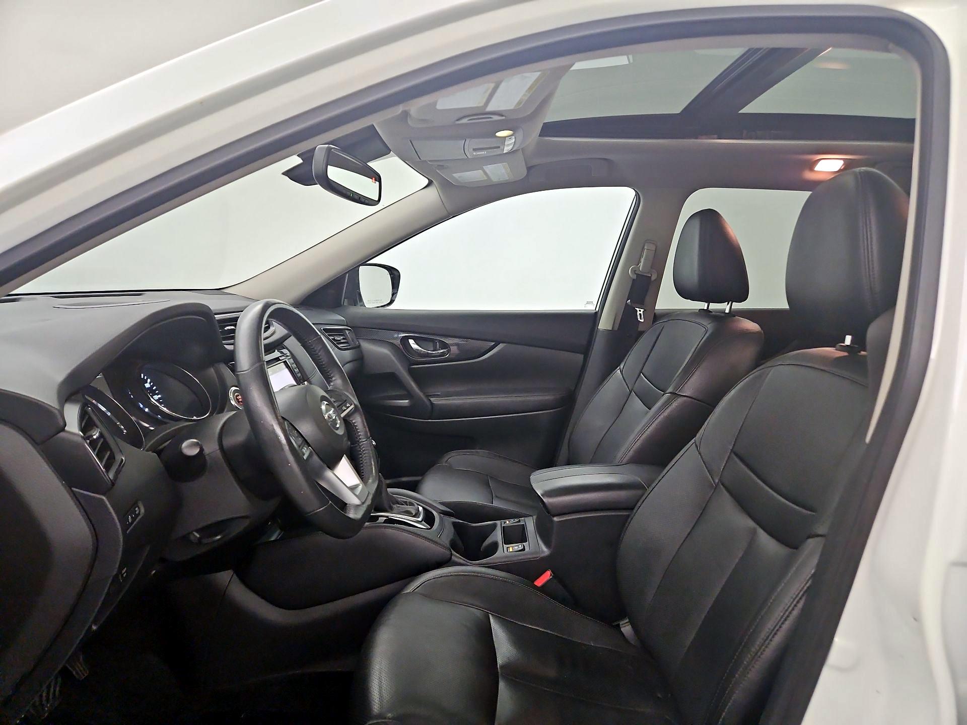 Thumbnail: 2017 Nissan Rogue - 11