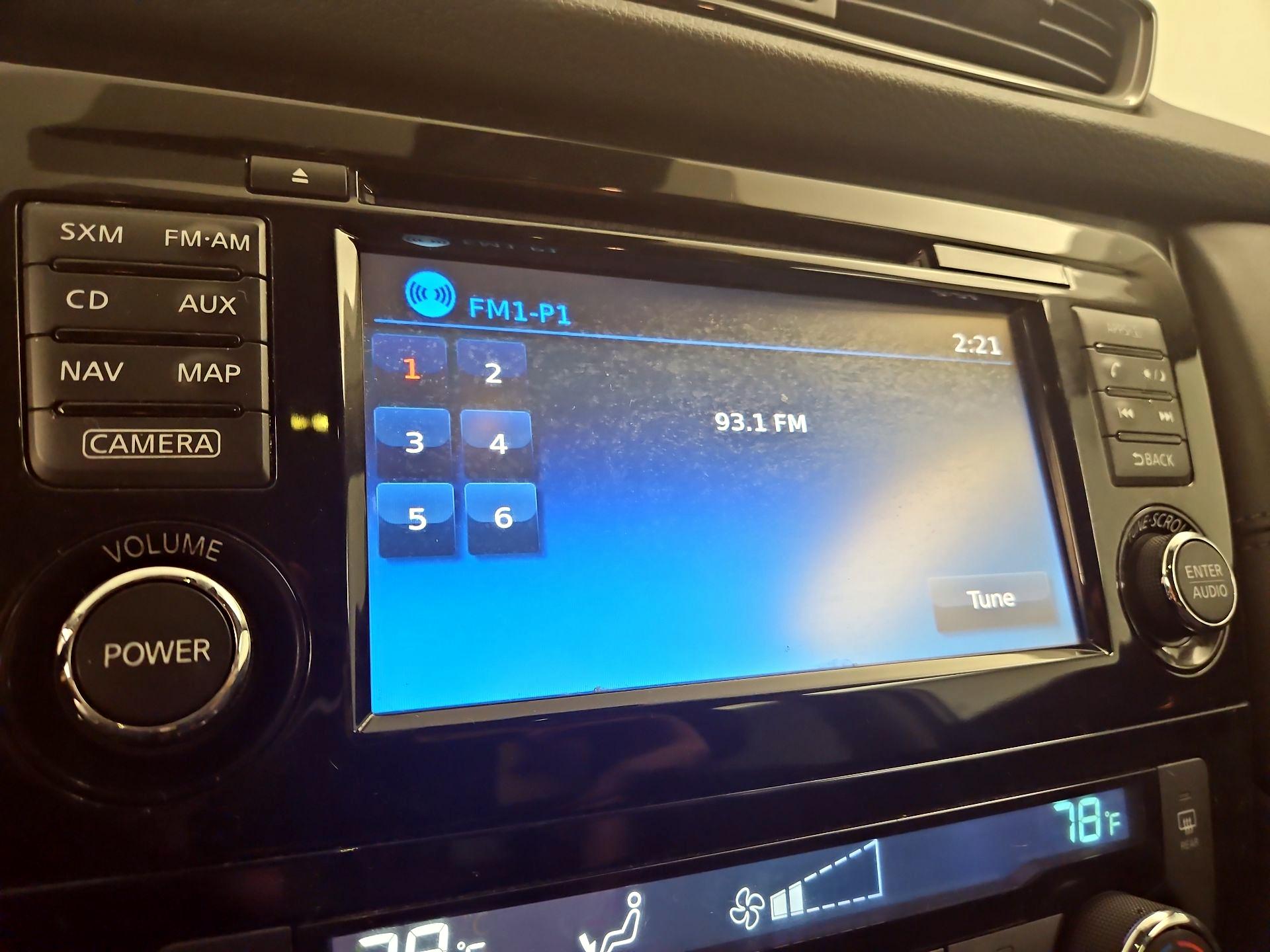 Thumbnail: 2017 Nissan Rogue - 16