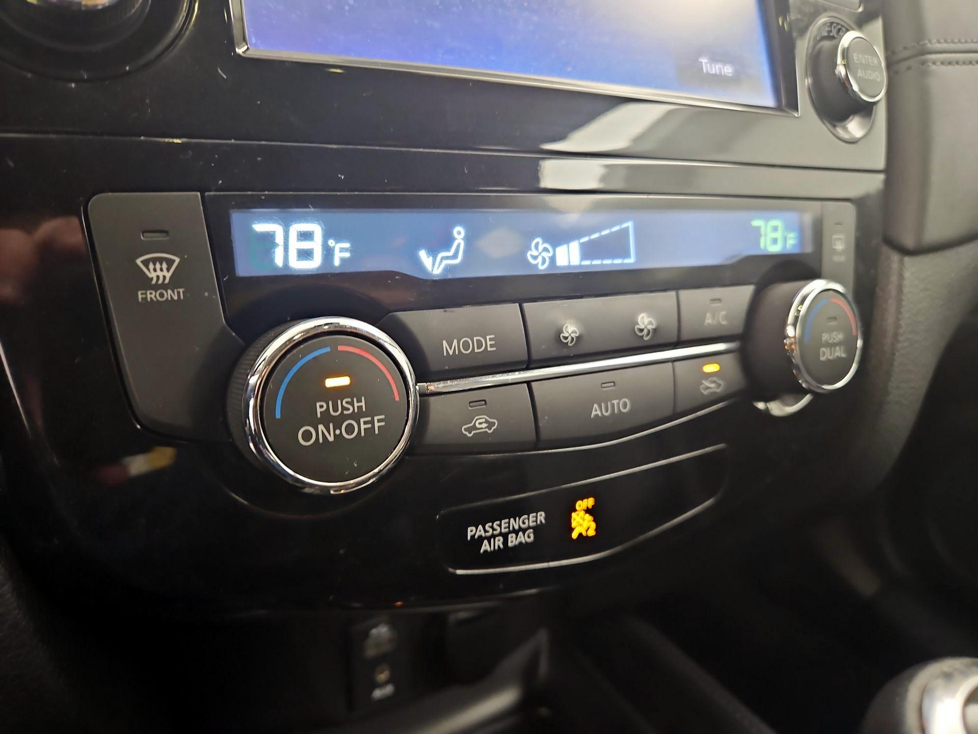 Thumbnail: 2017 Nissan Rogue - 17